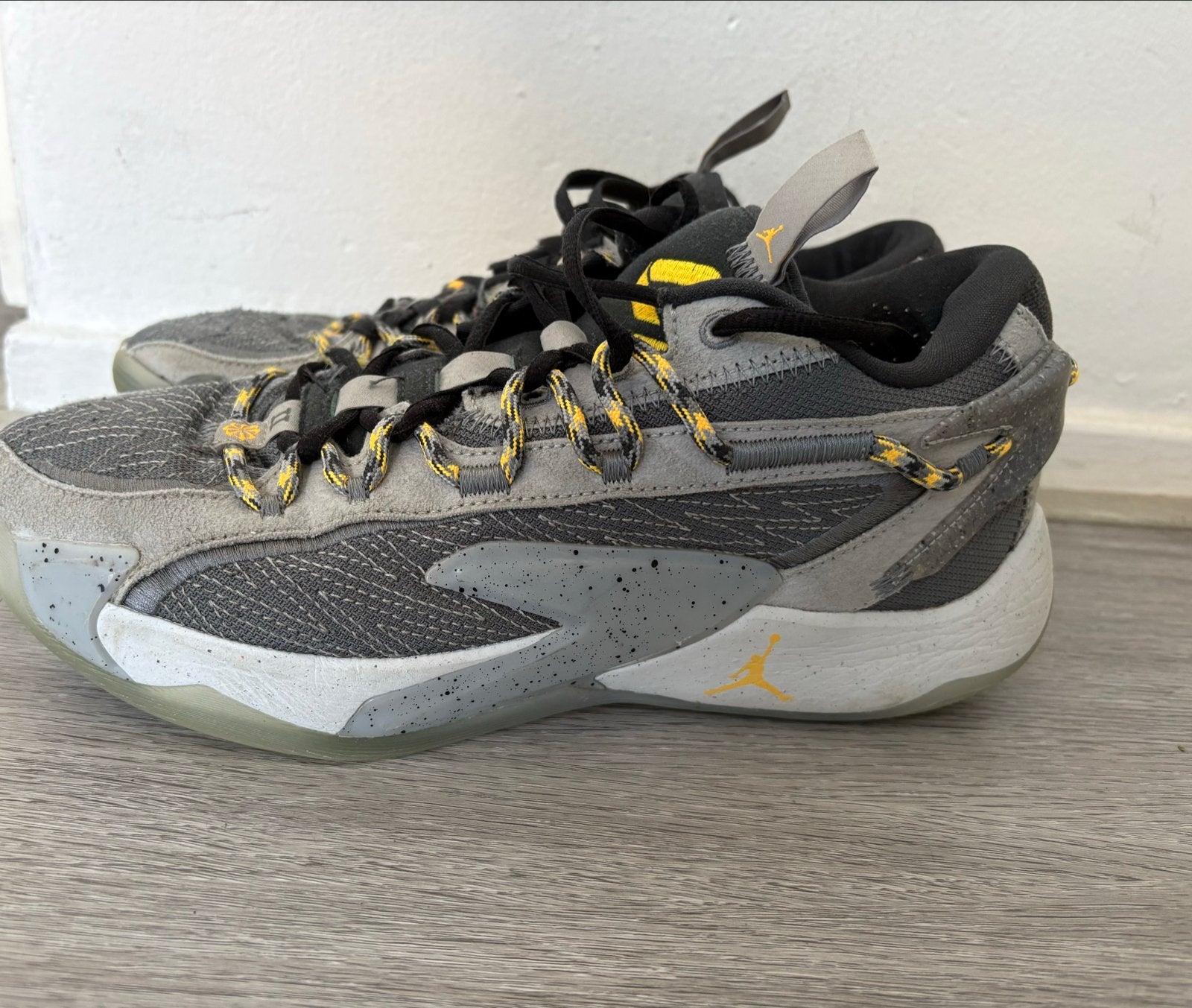 Jordan Luka 2 Basketbalschoenen - Grijs-maat43, Ophalen of Verzenden, Zo goed als nieuw, Schoenen