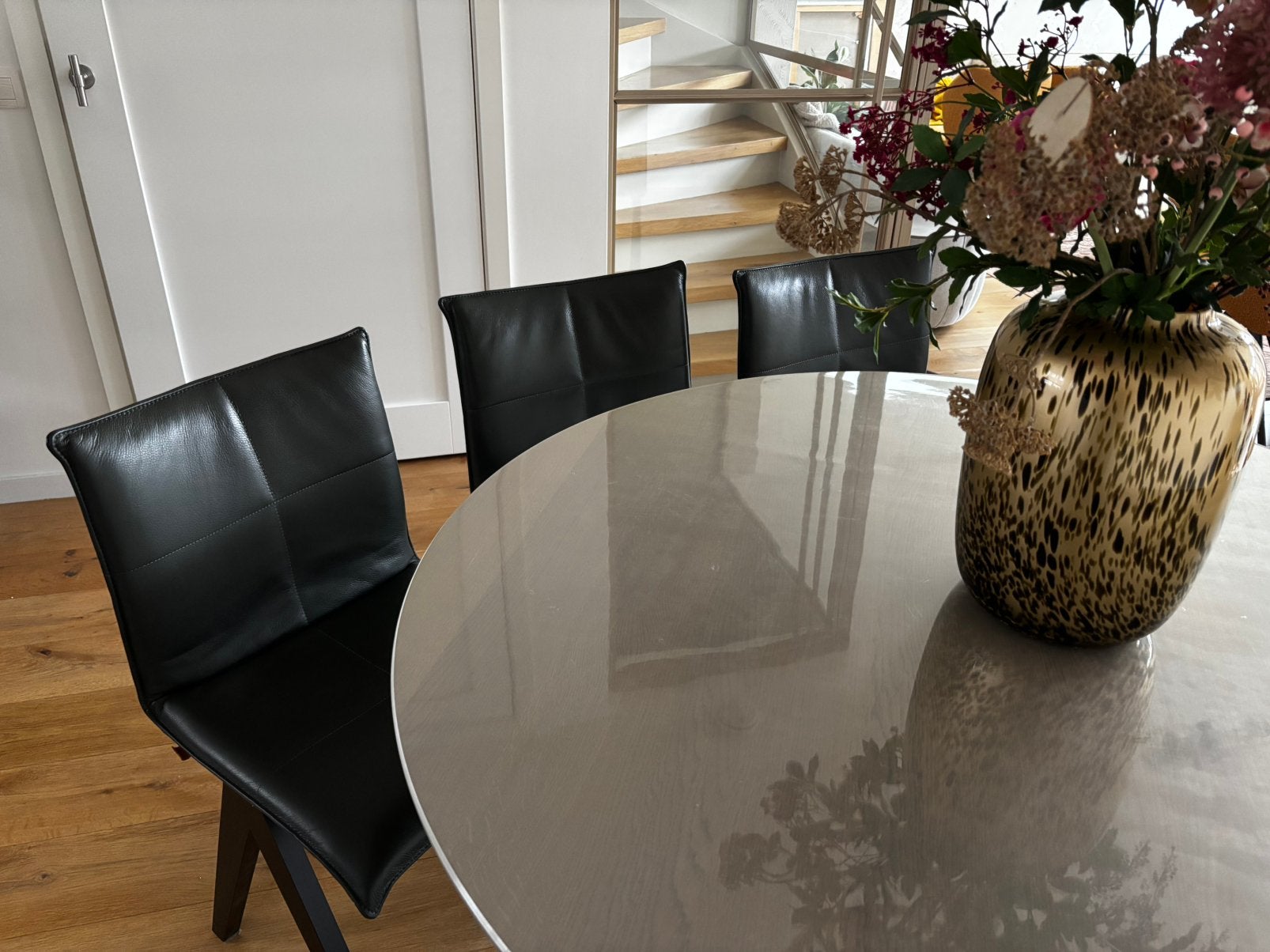 Prachtige Enzo Luca leren stoelen (2x met, 4x zonder leuning, Huis en Inrichting, Zwart, Leer, Ophalen of Verzenden, Zo goed als nieuw
