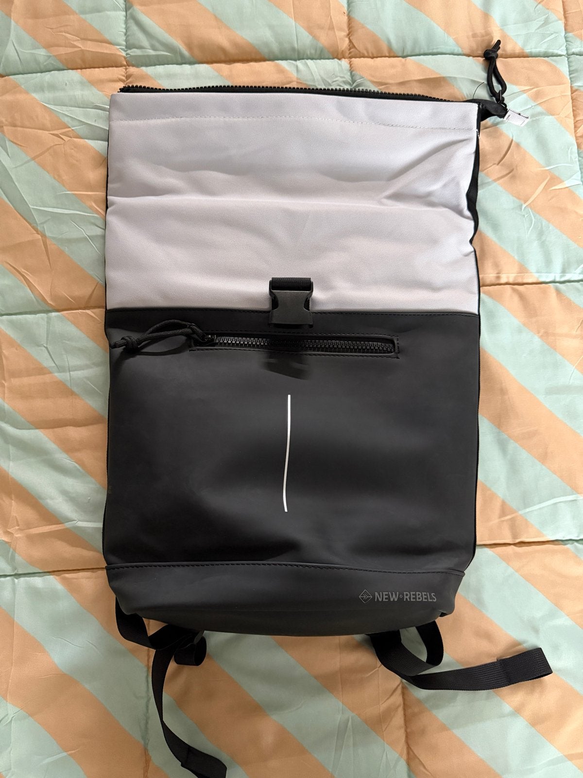 Ongebruikte New Rebels rolltop rugzak, Sieraden, Tassen en Uiterlijk, Tassen | Rugtassen, Nieuw, Overige merken, 25 tot 40 cm