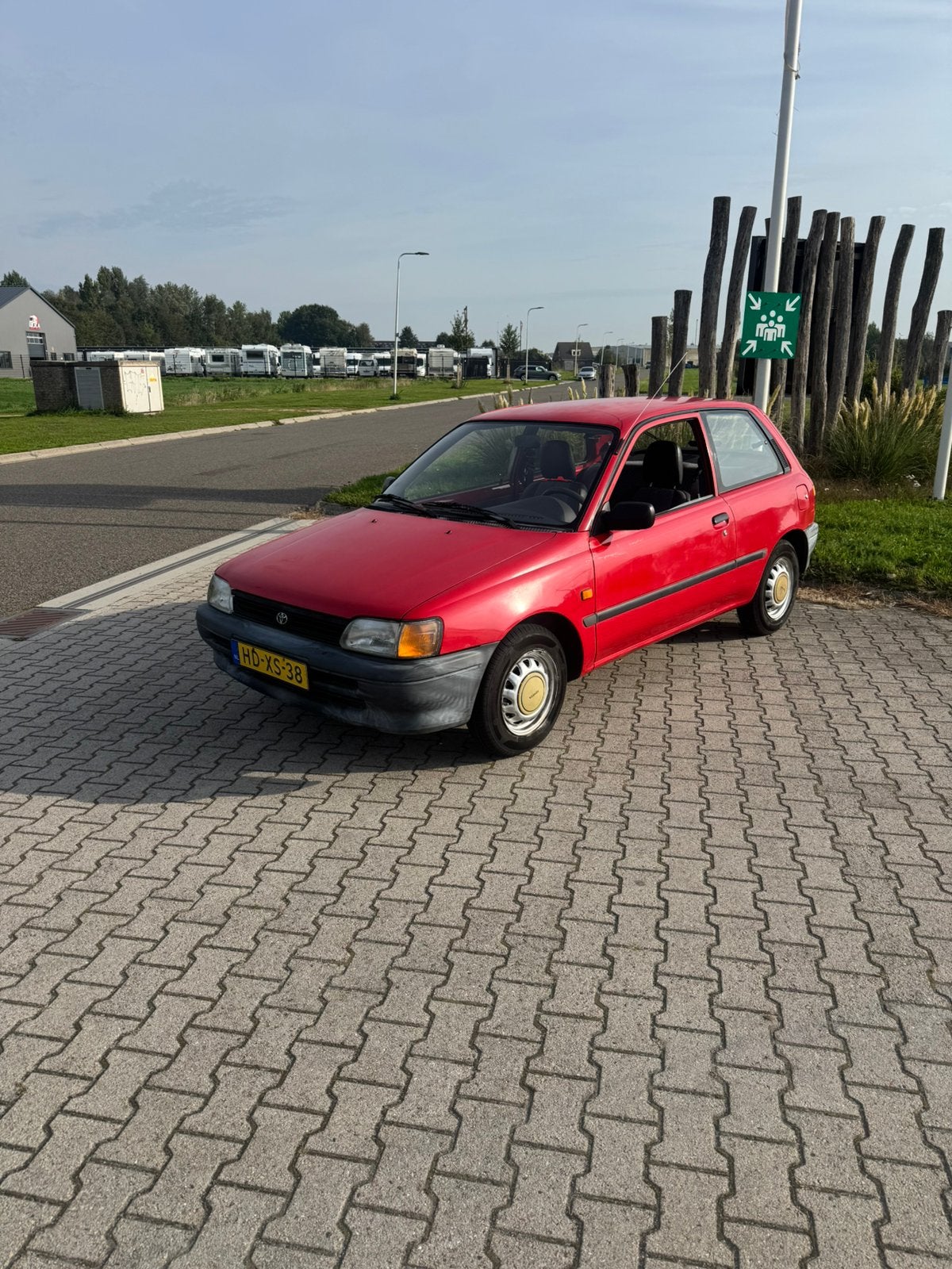 Toyota Starlet 1993 Rood 1.3 Automaat Nw apk Nap, Auto's, 28 km/l, Starlet, Origineel Nederlands, Bedrijf