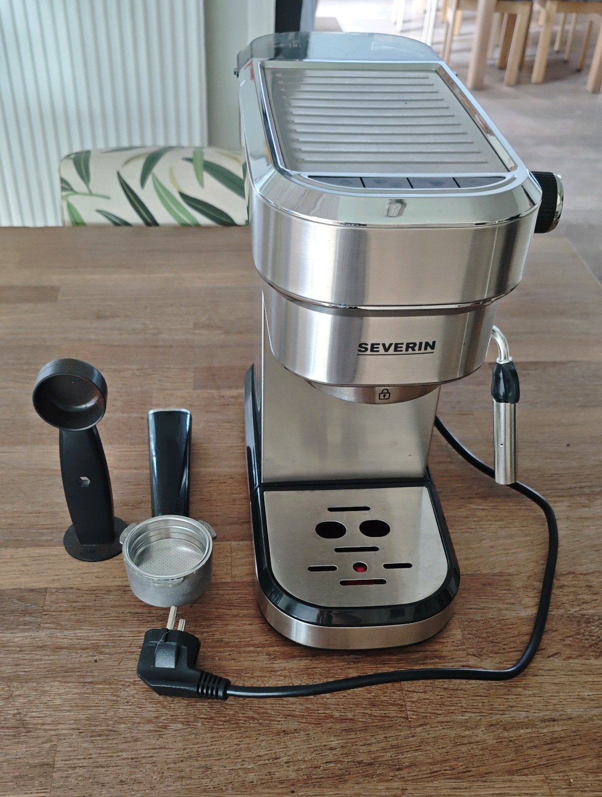Severin Espressoapparaat met stoompijpje, Ophalen, Gebruikt, Espresso apparaat, Afneembaar waterreservoir