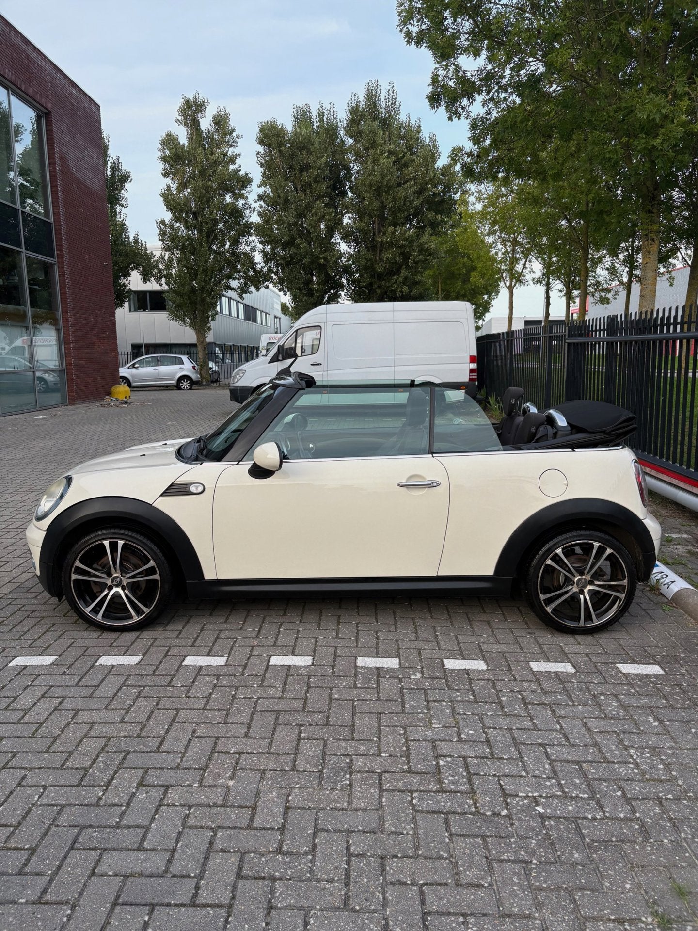 Foto 5 van Mini Cabrio 1.6 Cooper Chili - Cabrio - Cruise - Airco