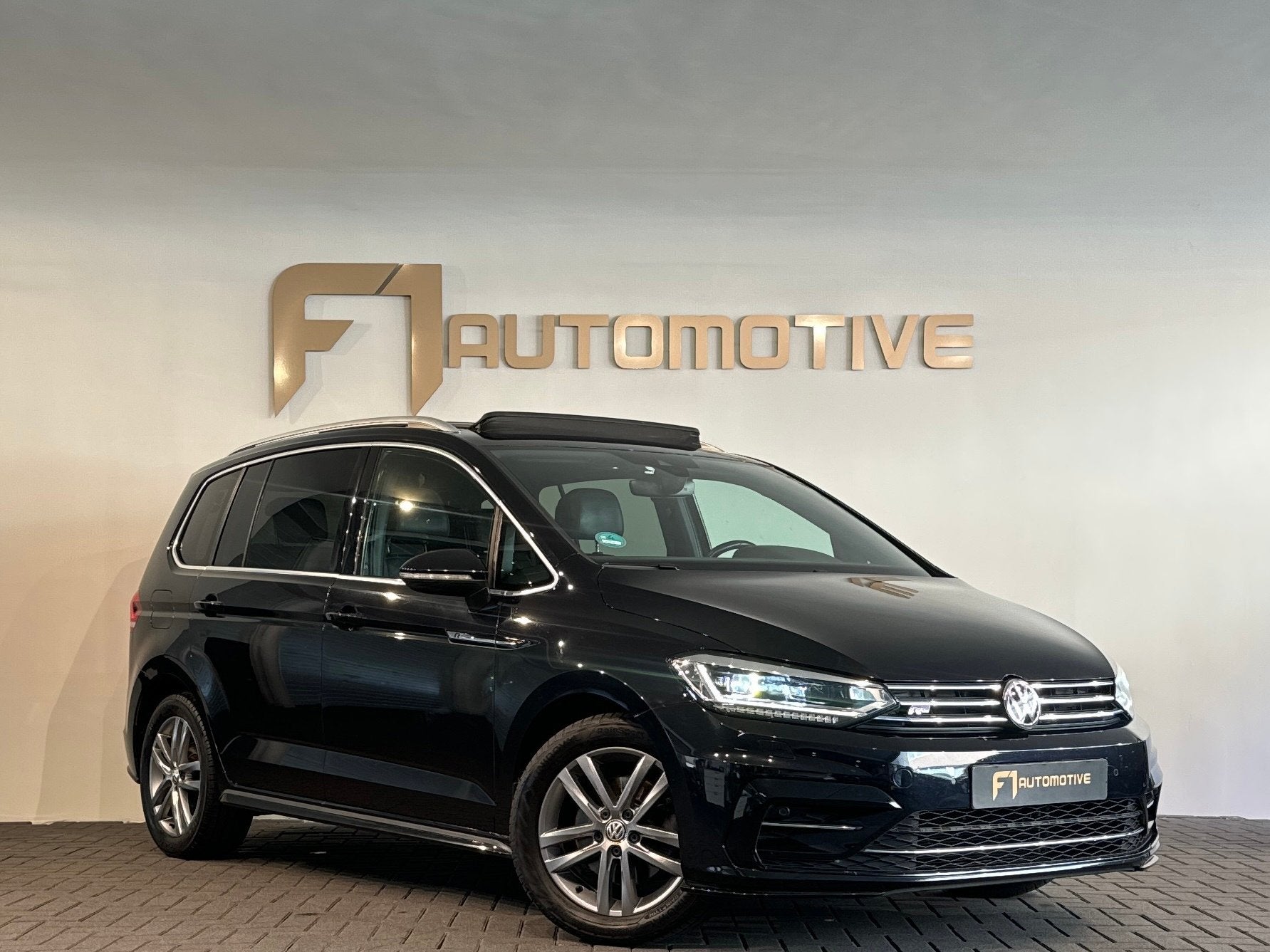 Volkswagen TOURAN 1.5 TSI R-Line 7p Pano|ACC|Keyless|Stoelve, 15 km/l, Euro 6, 4 cilinders, 150 pk