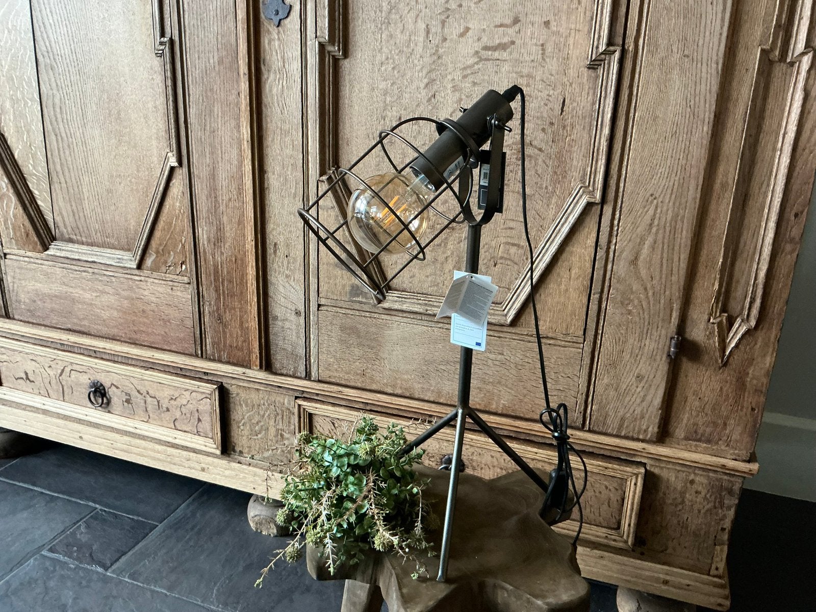 Nieuw metalen tafellamp lamp, Huis en Inrichting, Lampen | Tafellampen, Ophalen of Verzenden, Nieuw