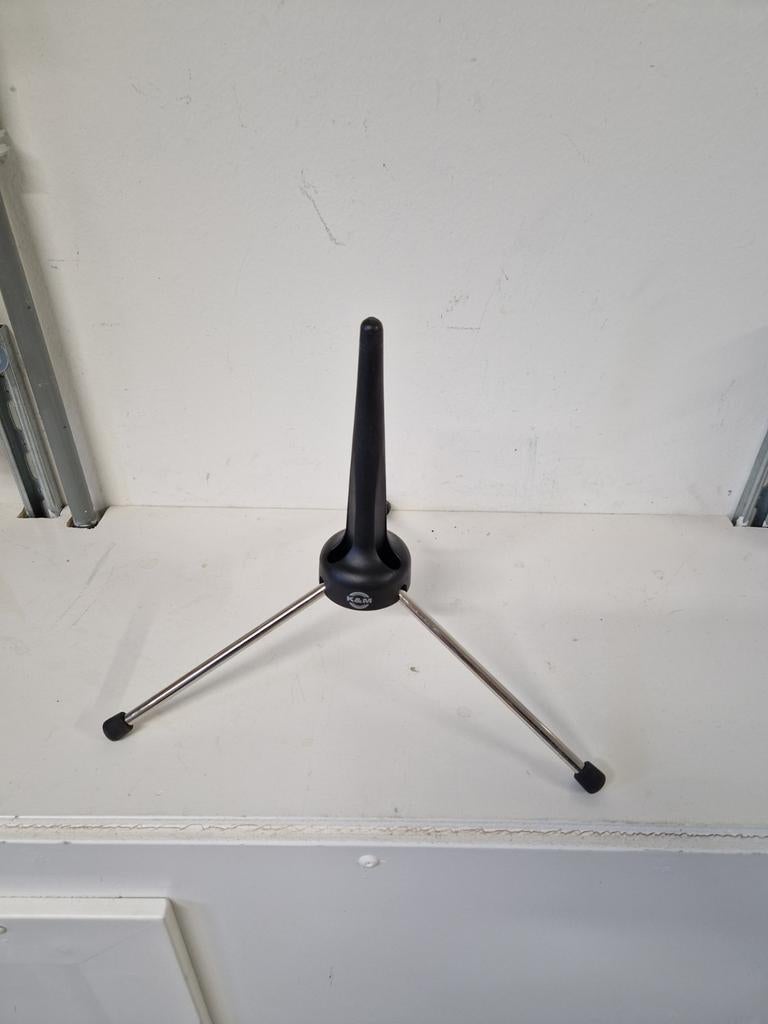 K&M Klarinet Standaard - Compact en Stevig, Muziek en Instrumenten, Blaasinstrumenten | Klarinetten, Ophalen of Verzenden, Zo goed als nieuw