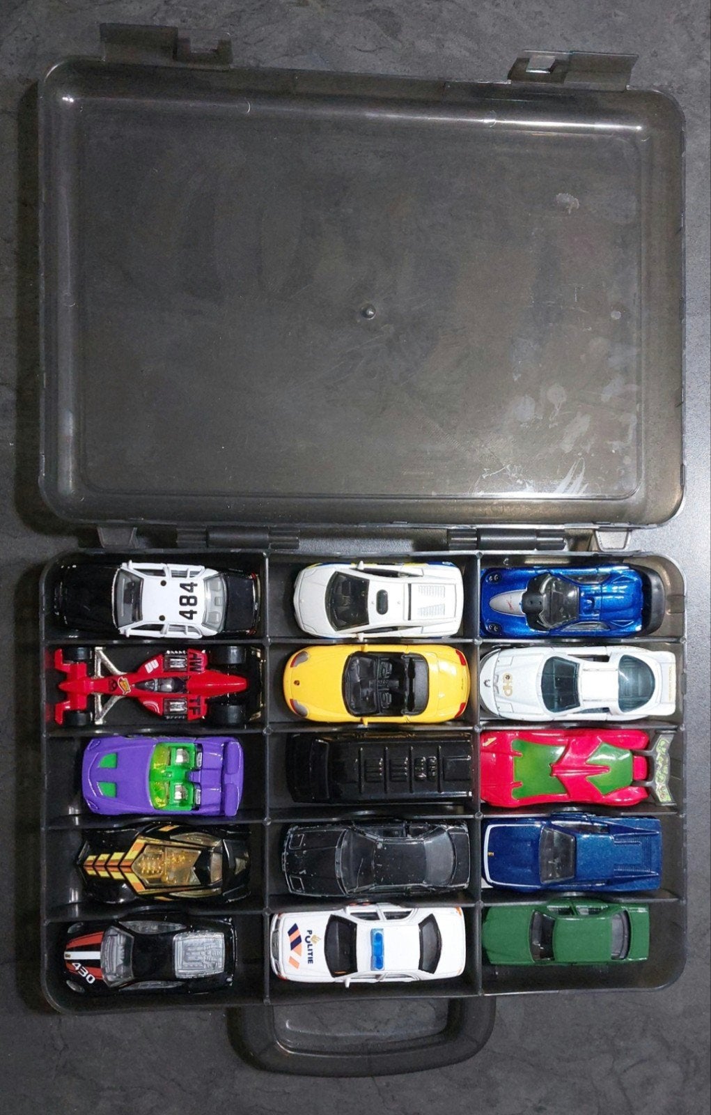 Diverse kleine auto's met plastic
koffertje 15 stuks voor€20, Kinderen en Baby's, Speelgoed | Speelgoedvoertuigen, Ophalen of Verzenden