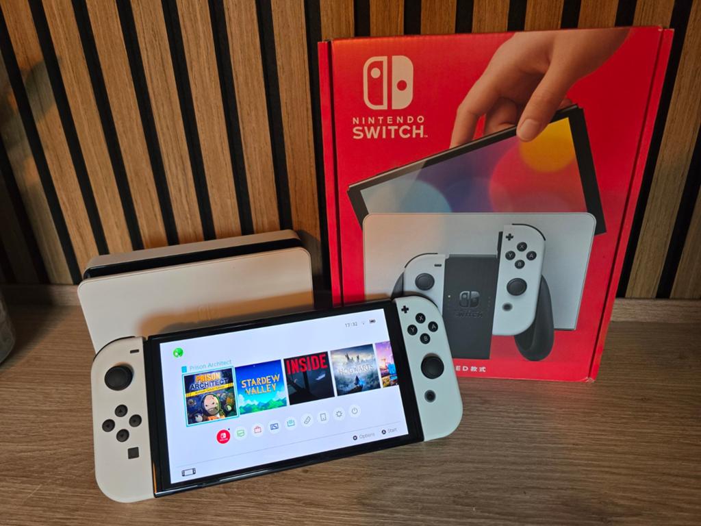 Nintendo Switch OLED 64GB - Zo goed als nieuw, Spelcomputers en Games, Spelcomputers | Nintendo Switch, Ophalen of Verzenden, Zo goed als nieuw