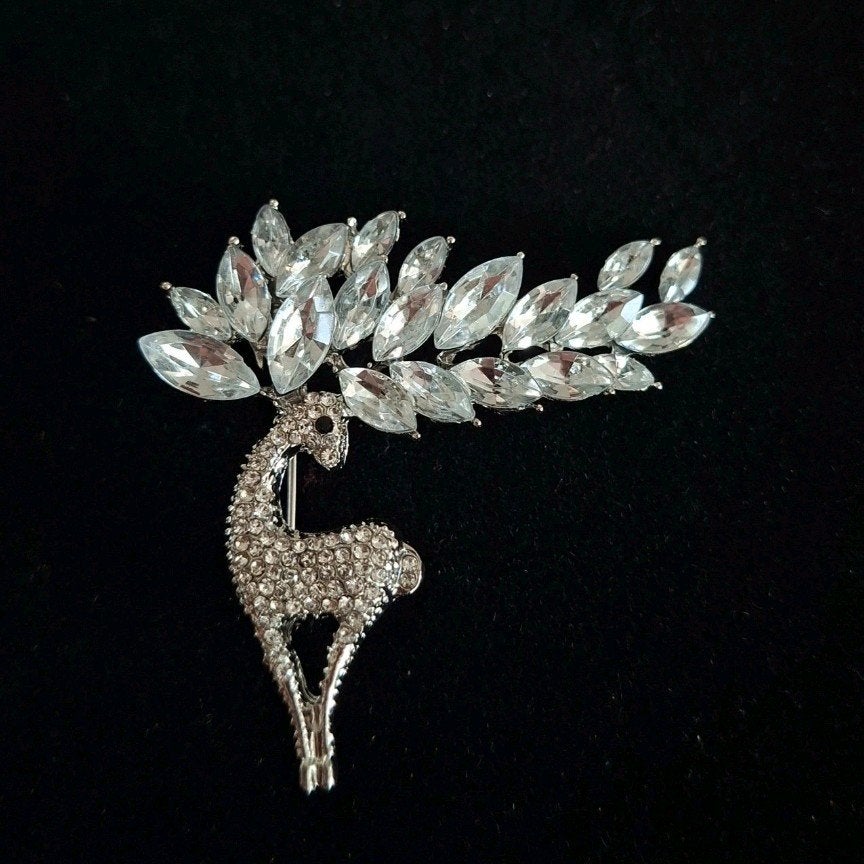 Elegante Hertenbroche met strass- Nieuw, Overige materialen, 4 tot 7 cm, Nieuw, Ophalen of Verzenden