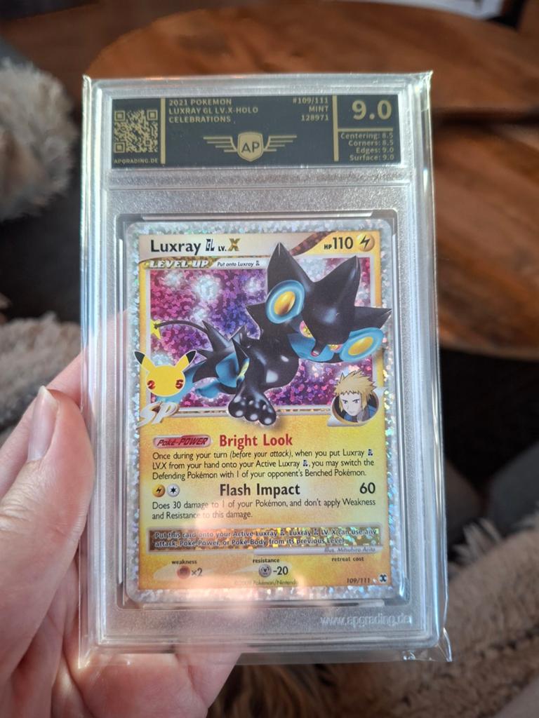 Luxray LV.X Celebrations 109/111 AP graded 9.0, Ophalen of Verzenden, Zo goed als nieuw, Losse kaart, Foil
