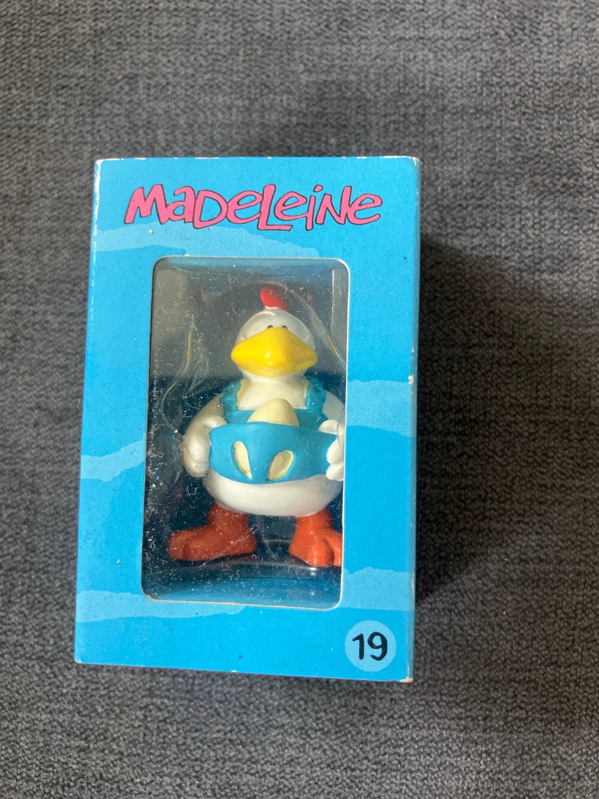 Madeleine Visclub Figurine Kip met eieren #19, Verzamelen, Poppetjes en Figuurtjes, Ophalen, Nieuw