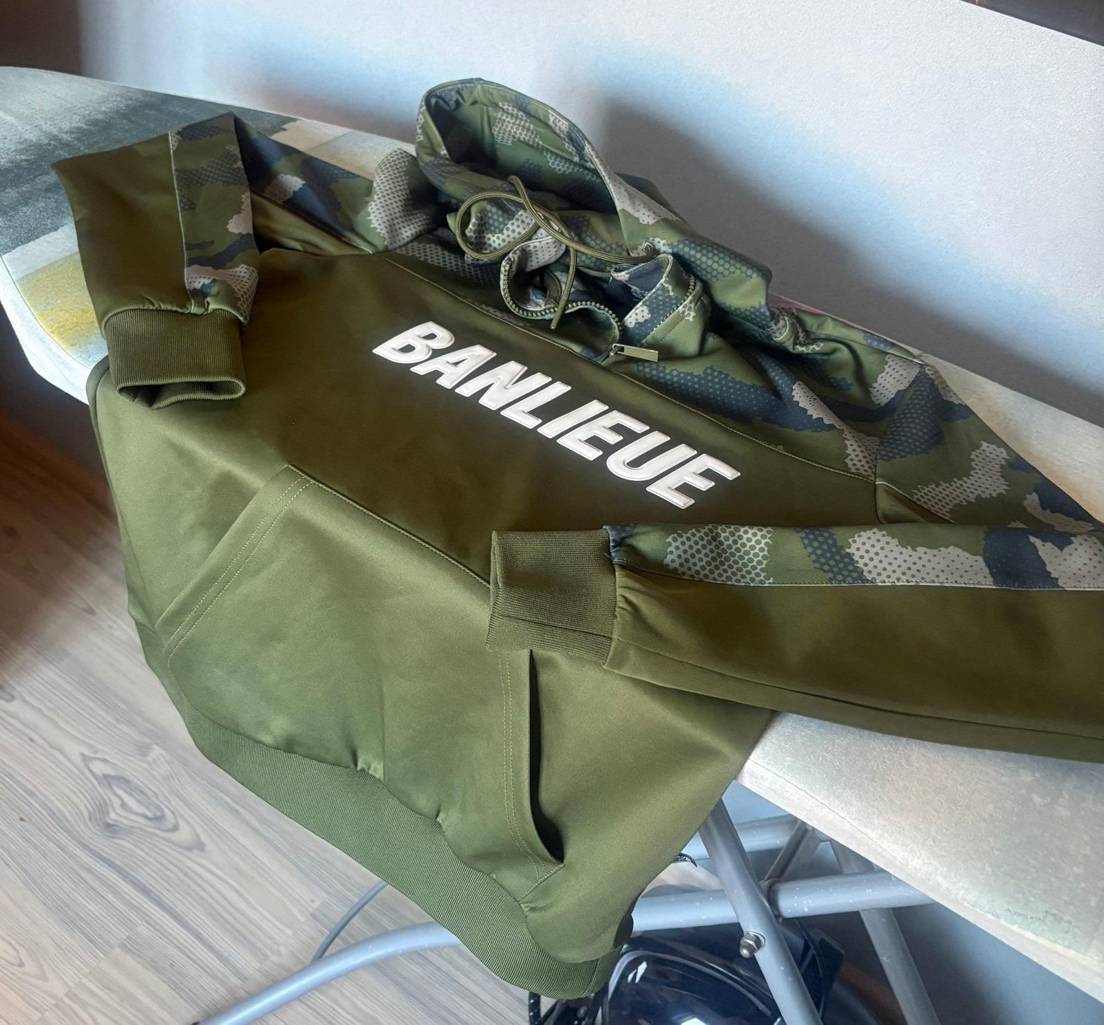 Banlieue pak legergroen maat S, Ophalen of Verzenden, Zo goed als nieuw, Groen, Algemeen