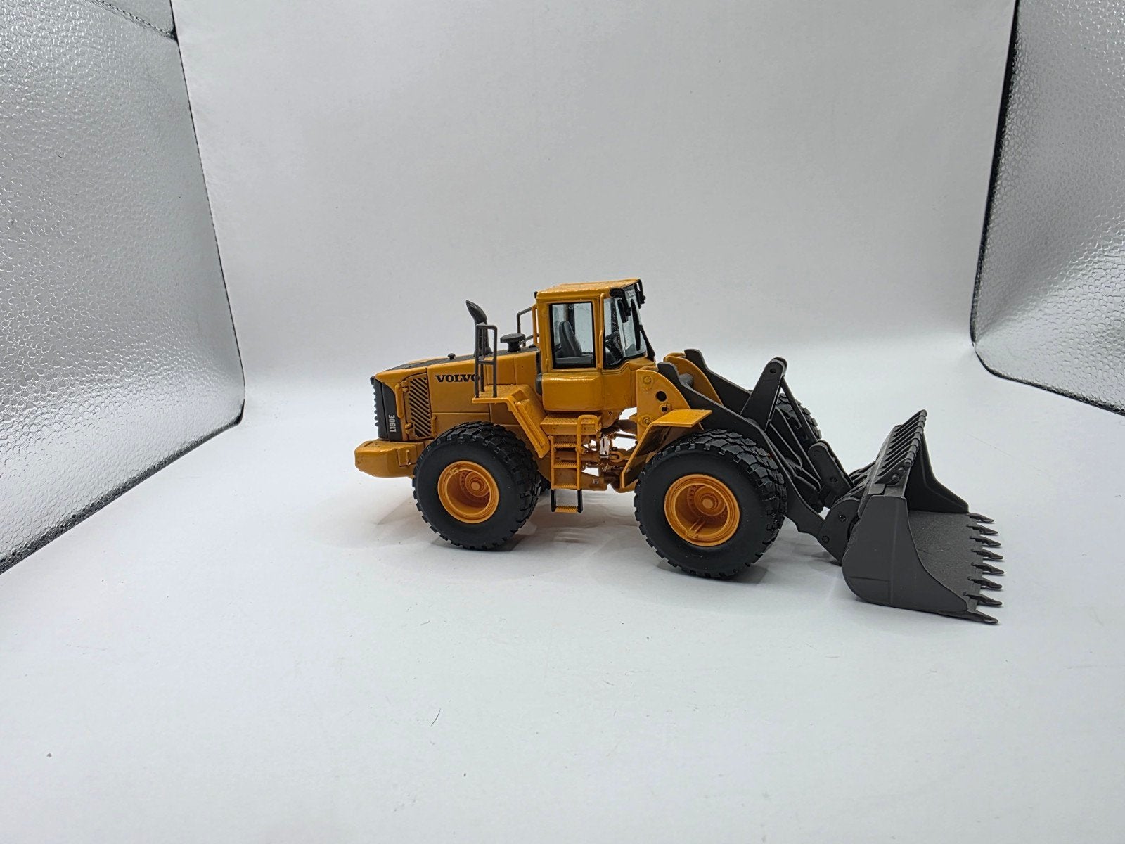 Volvo l180e, Hobby en Vrije tijd, Modelauto's | 1:50, Ophalen of Verzenden, Bus of Vrachtwagen, Wsi