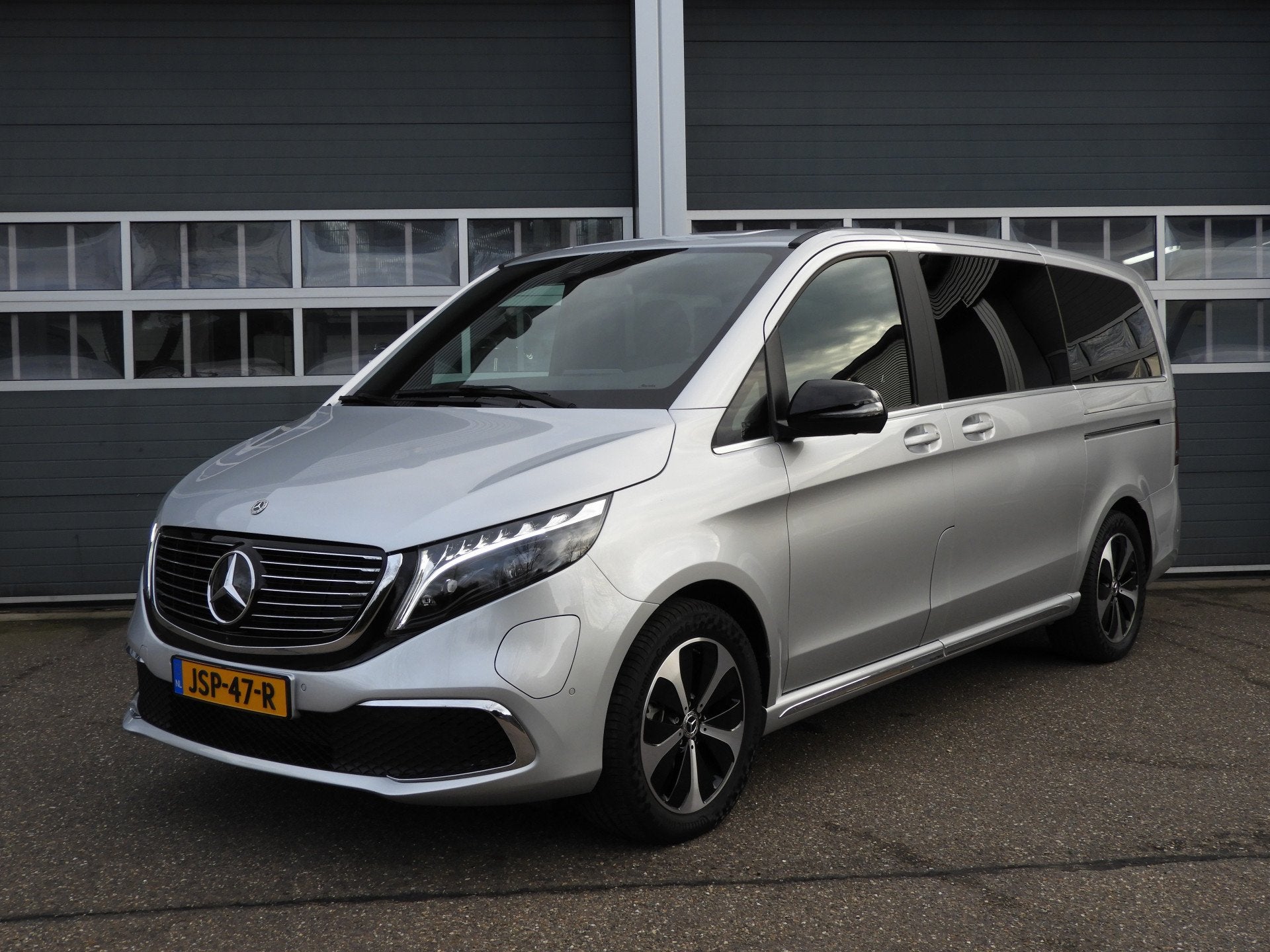 Mercedes-Benz EQV 300 L2 90 kWh 8 PERS | LUCHTVERING | 360°, Auto's, Gebruikt, 8 stoelen, 2535 kg, 343 km