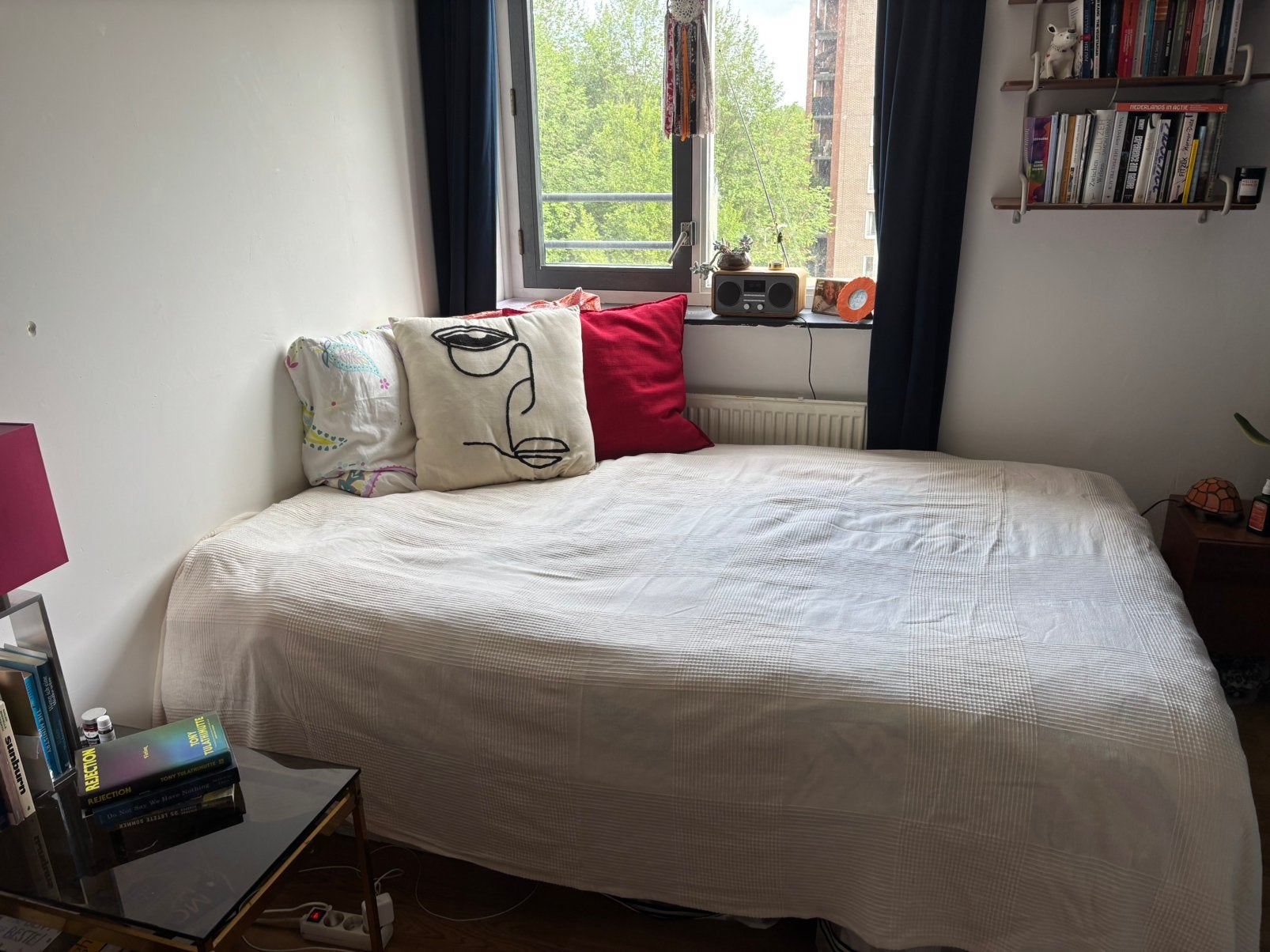 Beige platform bed (140x200) (+ Ikea mattress), Ophalen, Overige materialen, Beige, Tweepersoons