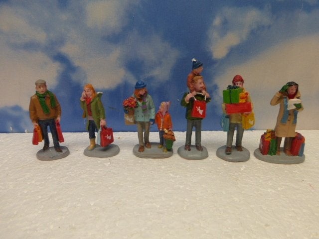 lemax holiday shoppers kerstdorp poppetjes figurines beeldje, Ophalen of Verzenden, Zo goed als nieuw