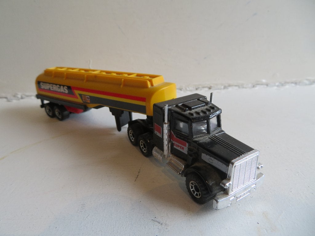 Lesney Matchbox Supergas. Peterbilt truck en Tanker, Ophalen of Verzenden, Gebruikt, Bus of Vrachtwagen, Lesney