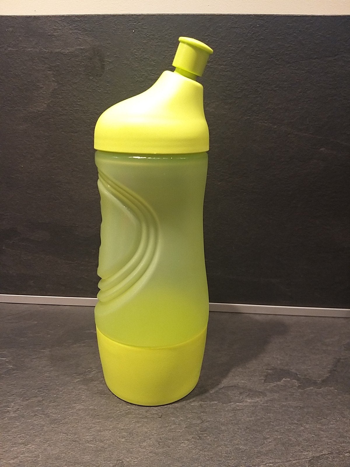 Tupperware Drinkfles met afneembare beker - Geel/Groen, Ophalen of Verzenden