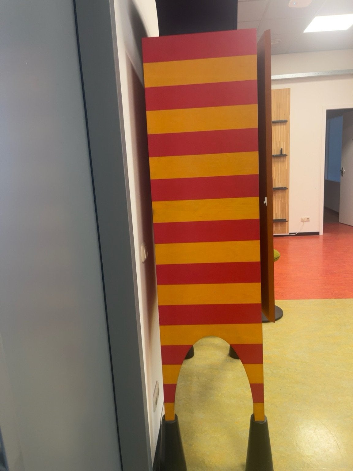 Unieke postmodern design kast ‘ Horseman’ 1990, Ophalen, Gebruikt