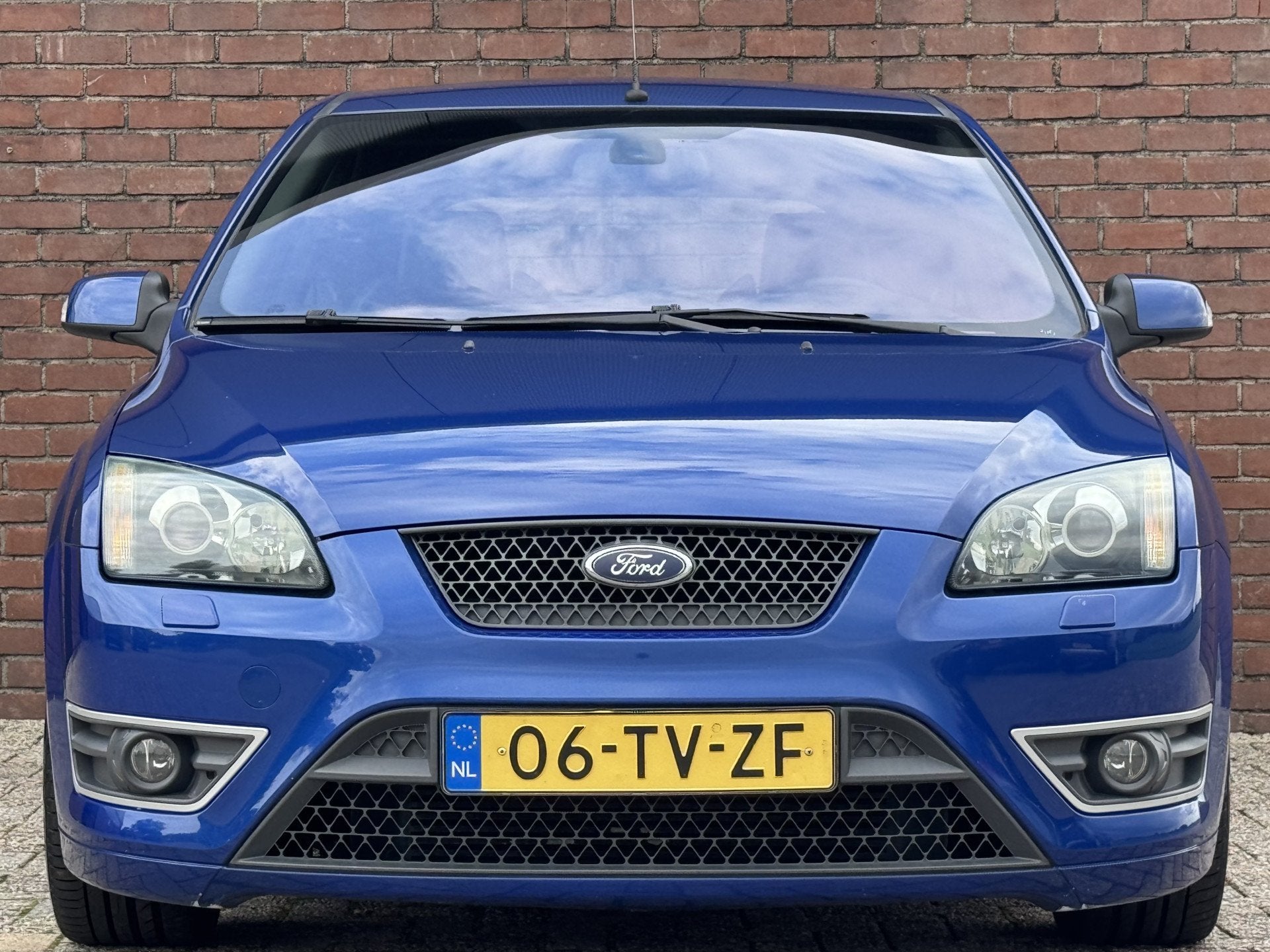 Ford Focus 2.5-20V ST | NL-AUTO! | LEDER! | NAVI! | CLIMA!, Gebruikt, Zwart, Blauw, Handgeschakeld