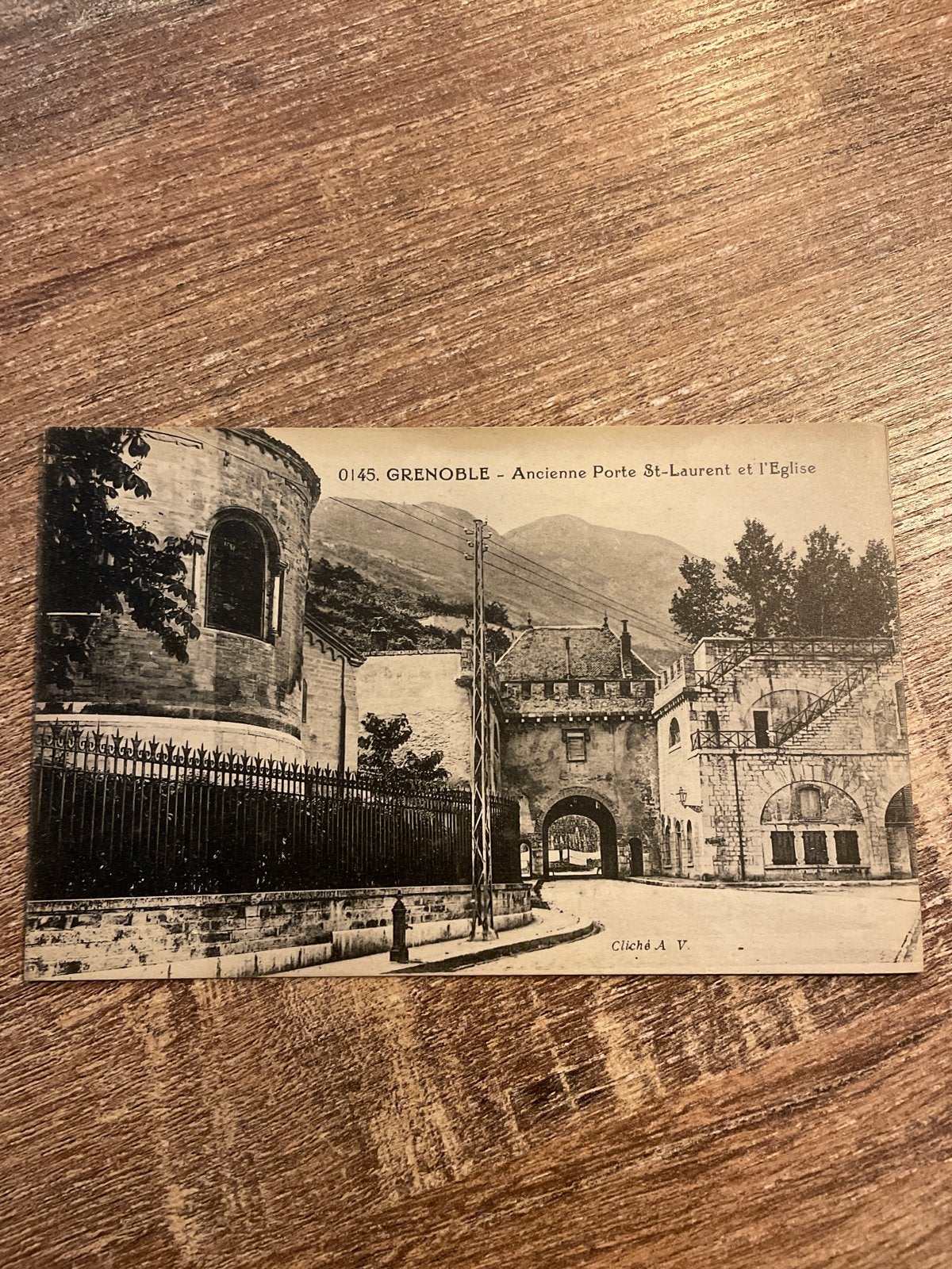 Ansichtkaart Grenoble - Oude Poort St-Laurent en Kerk, Ophalen of Verzenden, 1920 tot 1940, Ongelopen, Frankrijk