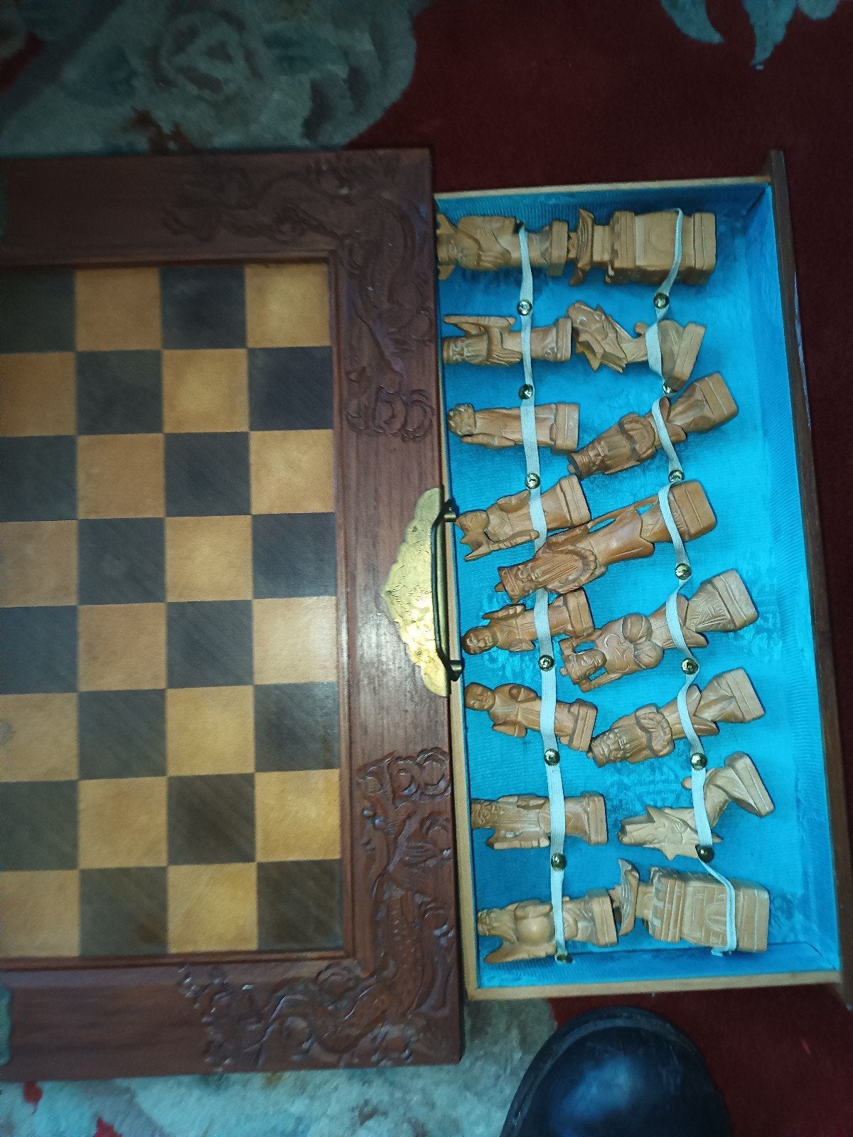 Uniek Houten Schaakspel - Handgesneden Figuren, Een of twee spelers, Ophalen of Verzenden, Gebruikt