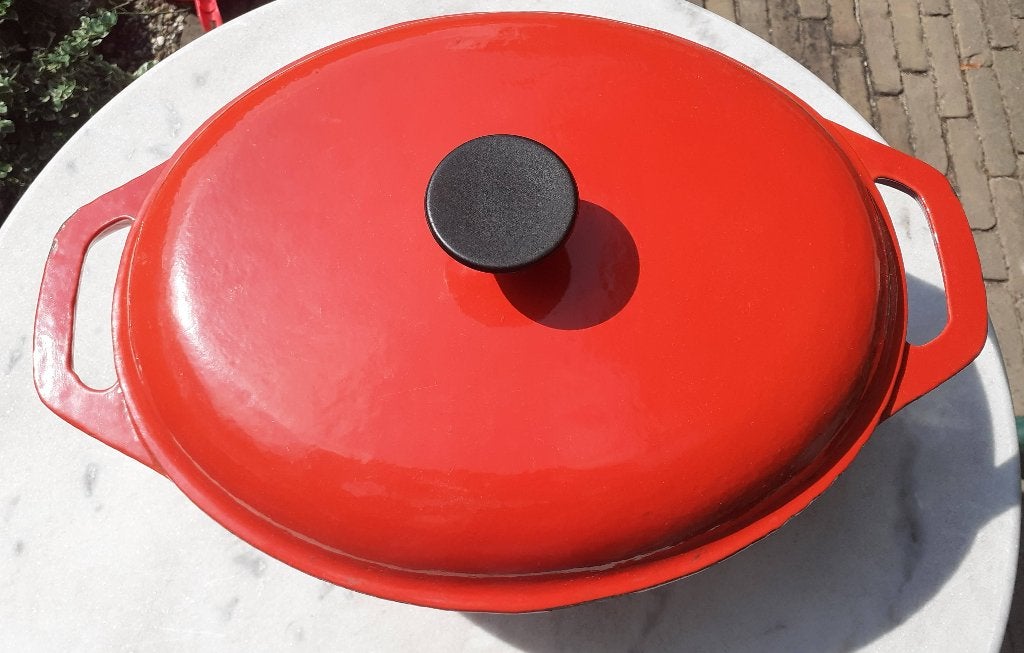 Grote rode gietijzeren pan met gietijzer deksel 33 cm, Gebruikt, Ophalen of Verzenden, Met handvatten, Overige merken