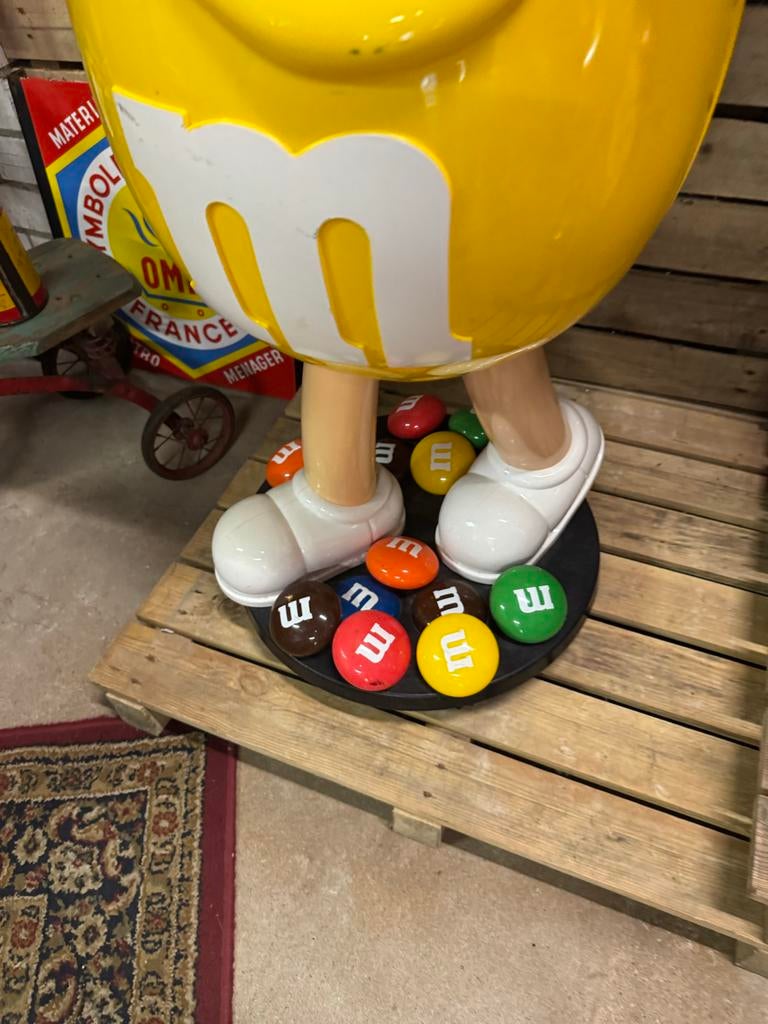 Grote M&M's display figuur - Geel met dienblad, Ophalen, Reclamebord, Gebruikt, .