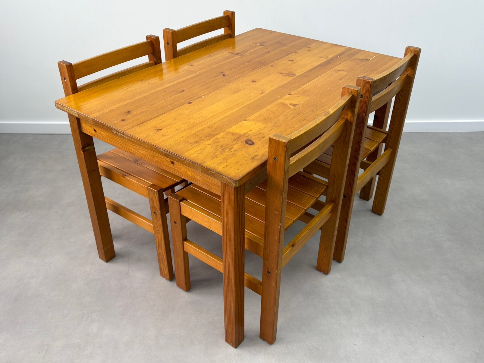 Vintage grenen eettafel met 4 stoelen, Ophalen, Gebruikt, 4 tot 6 stoelen