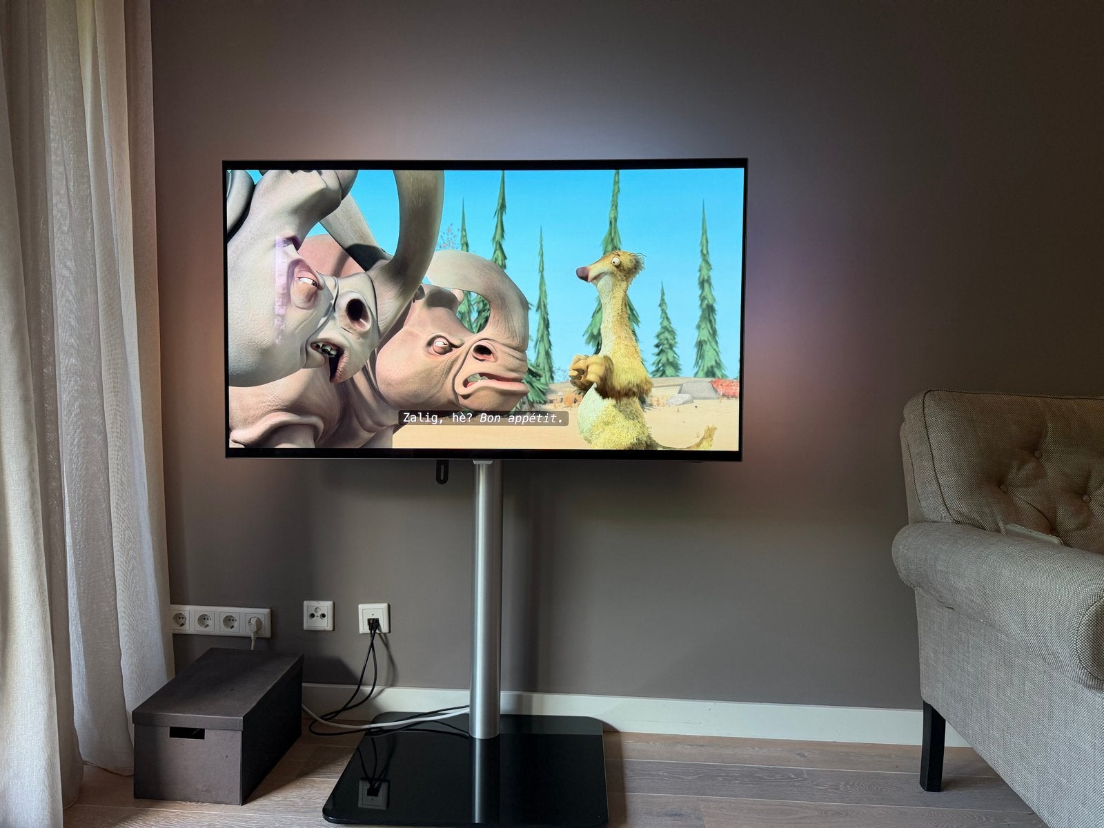 Philips 55" 4K OLED Ambilight TV + Spectral Just-Racks