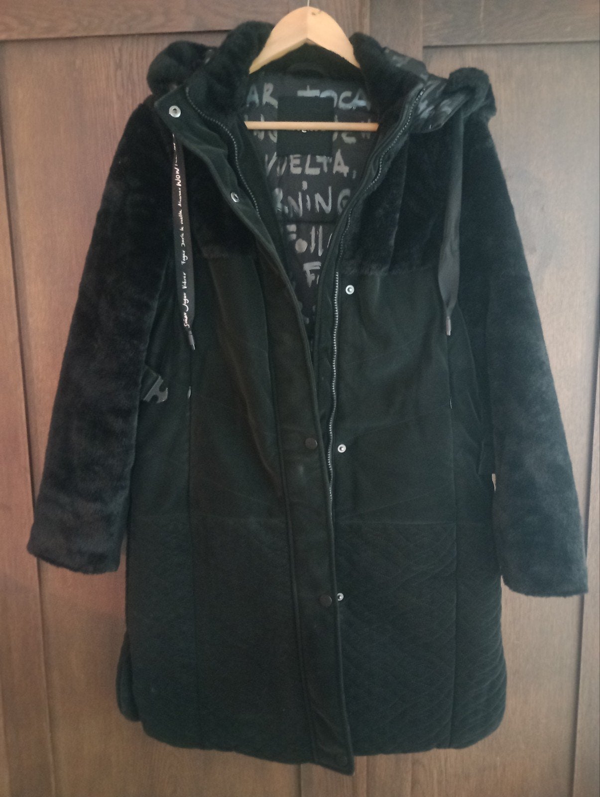 Desigual winterjas met bont en capuchon, maat M, Maat 38/40 (M), Zwart, Ophalen of Verzenden, Desigual