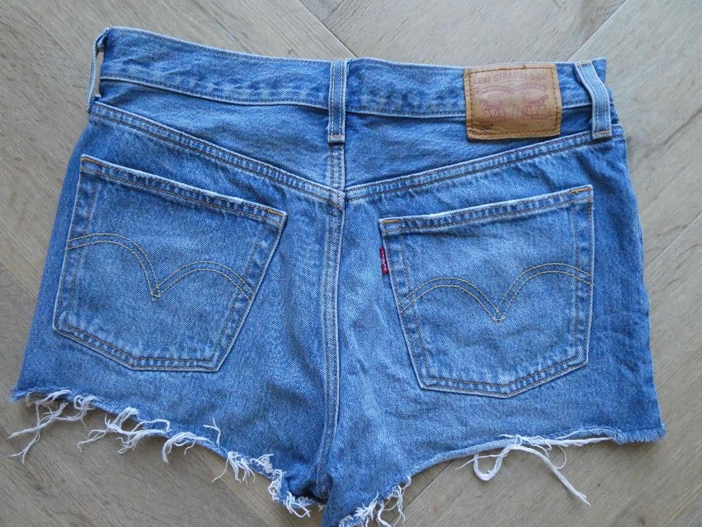 Korte Levi 501 spijkerbroek maat 27, 100 % katoen, Zo goed als nieuw, W27 (confectie 34) of kleiner, Levi's, Verzenden