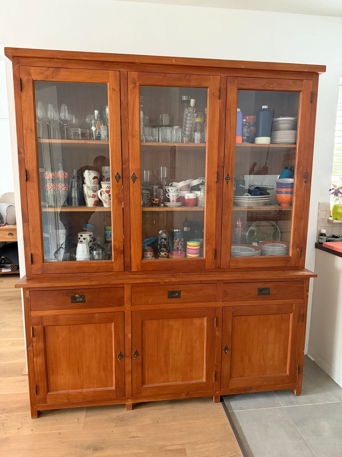 Teak houten buffetkast / vitrinekast met lades en deuren, Huis en Inrichting, Kasten | Dressoirs, Ophalen, Gebruikt, 150 tot 200 cm