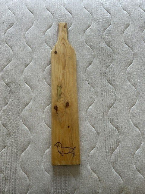 D8-NIEUW taspasplank met teckel 51x9cm, Ophalen of Verzenden, Nieuw