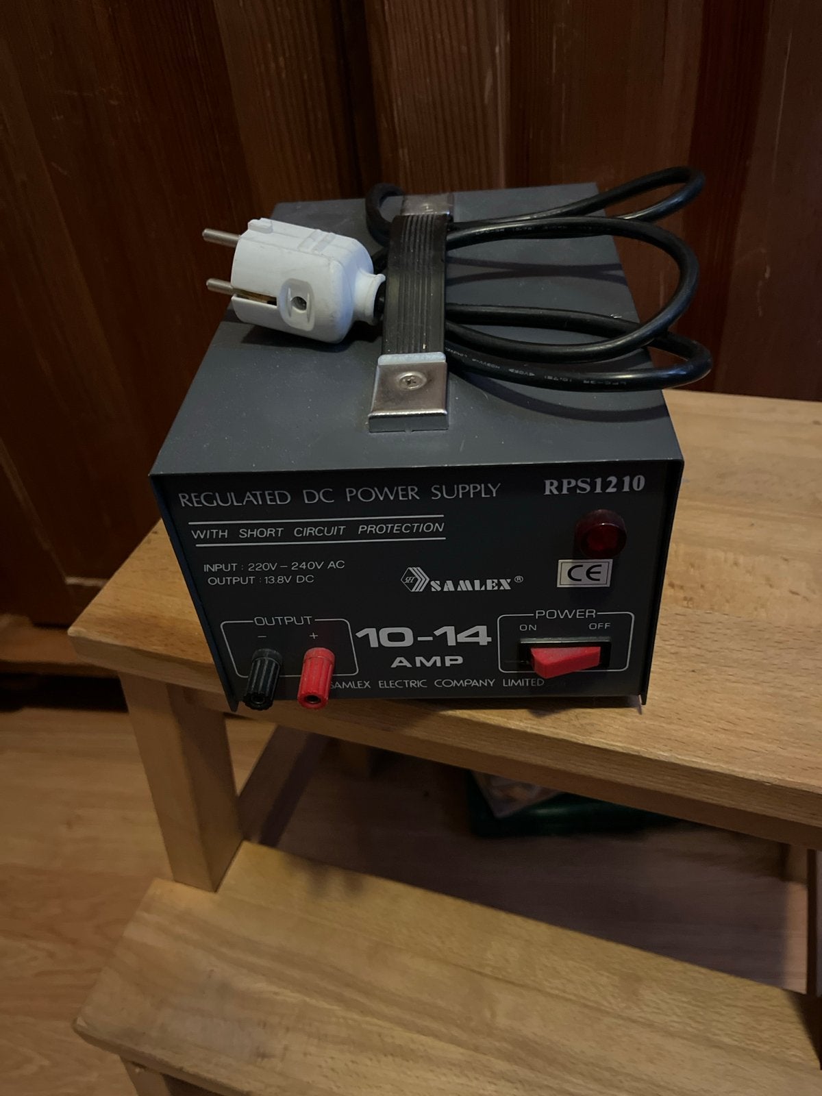 Samlex RPS1210 Gereguleerde DC Voeding 10-14A, Ophalen, Gebruikt