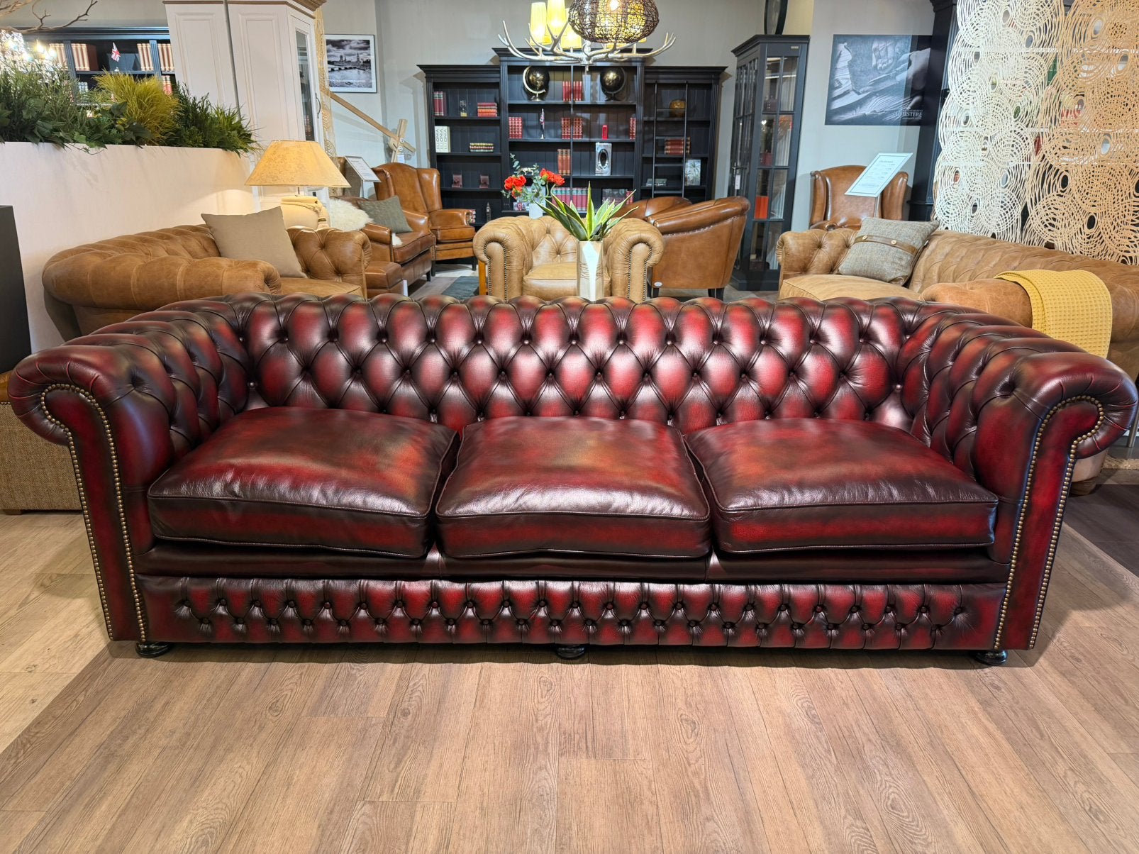 ORIGINELE  SPRINGVALE CHESTERFIELD 3,5 ZITS BANK ANTIEK ROOD, Huis en Inrichting, Ophalen of Verzenden, Zo goed als nieuw, 75 tot 100 cm