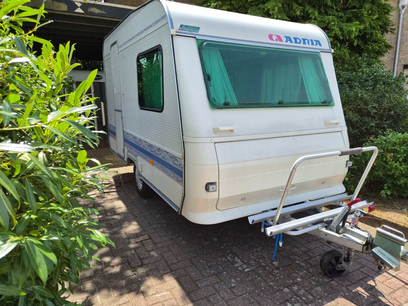 Adria Unica 320 DD - voortent,fietsendrager,nieuwe luifel, Koelkast, Treinzit, Particulier, Adria
