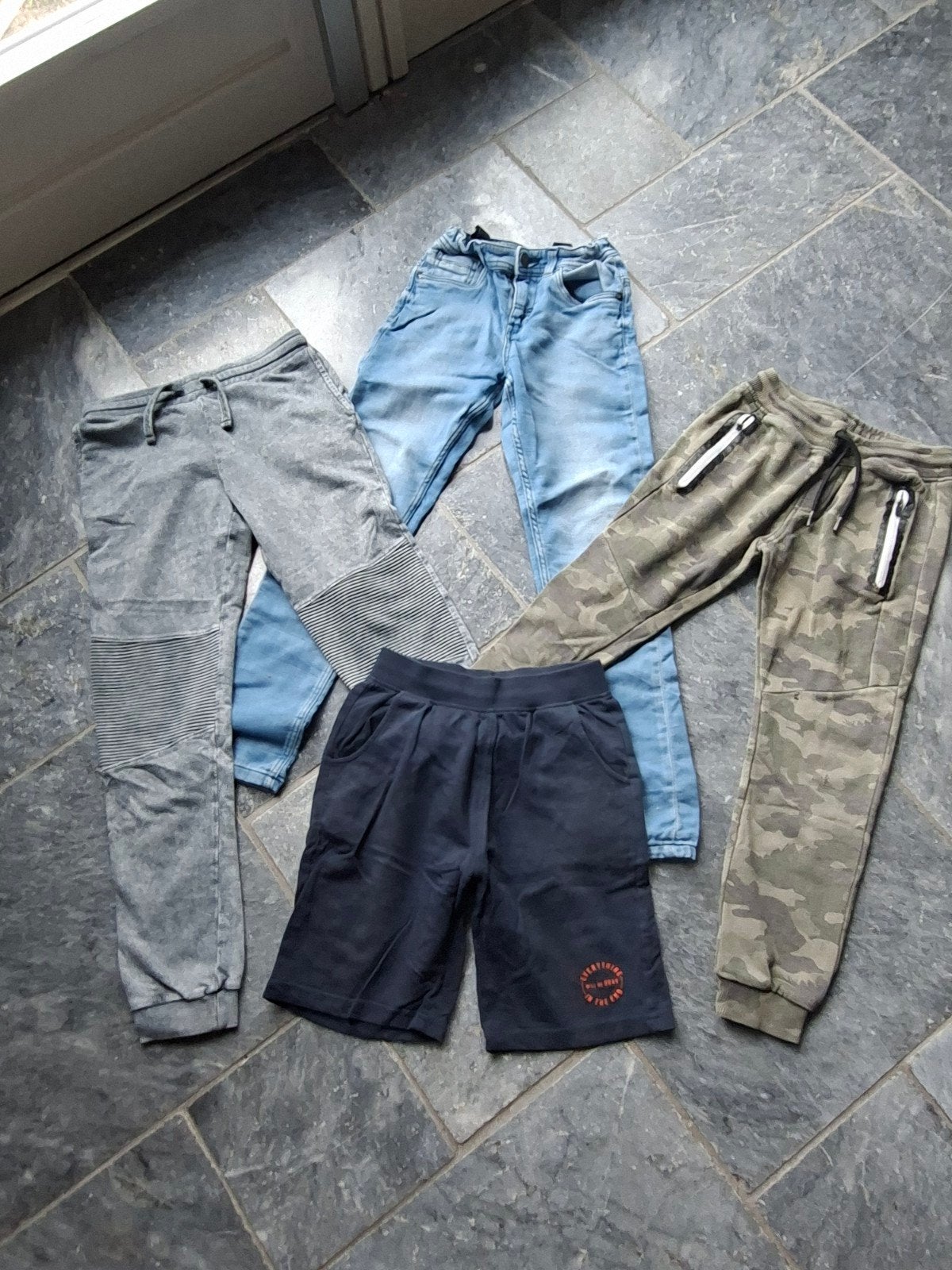Jongens kledingpakket: 3 broeken en 1 korte broek, Ophalen of Verzenden, Gebruikt, Diverse, Jongen