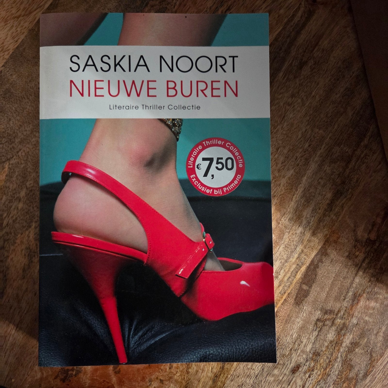 Saskia Noort - Nieuwe Buren (Literaire Thriller Collectie), Ophalen of Verzenden, Zo goed als nieuw, Saskia Noort, Nederland