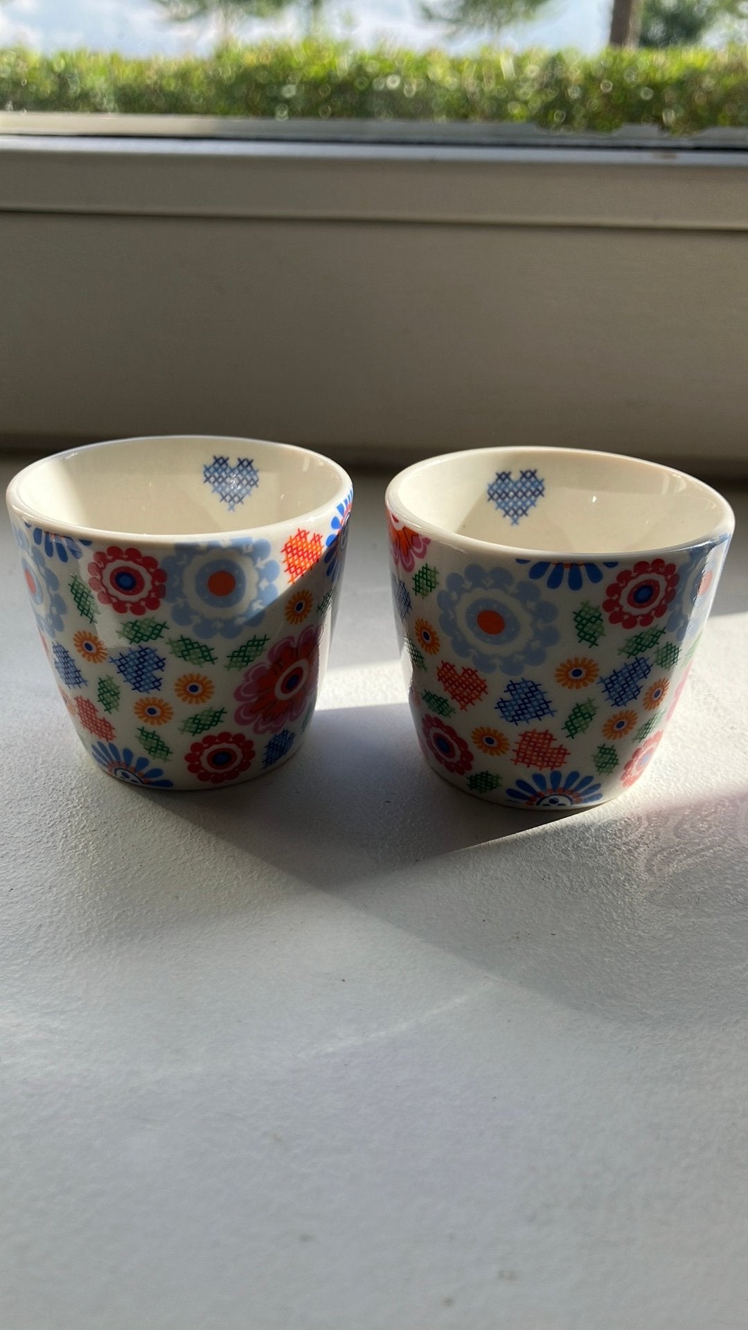 Twee eierdoppen Kakelbont servies Yvon Jaspers, Overige merken, Ophalen of Verzenden, Zo goed als nieuw, Landelijk/Boerenbont