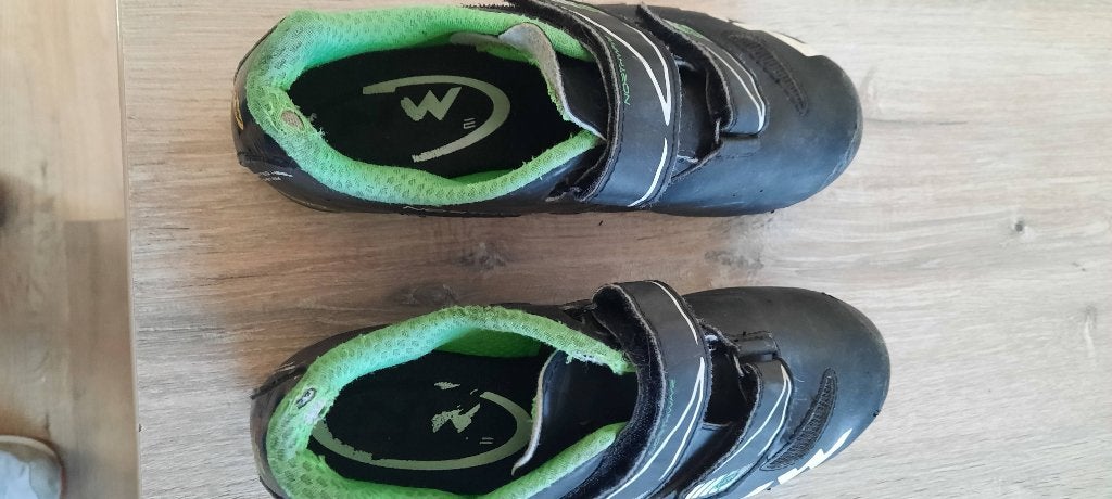 Crossschoenen mt 34, Sport en Fitness, Ophalen, Gebruikt, Schoenen