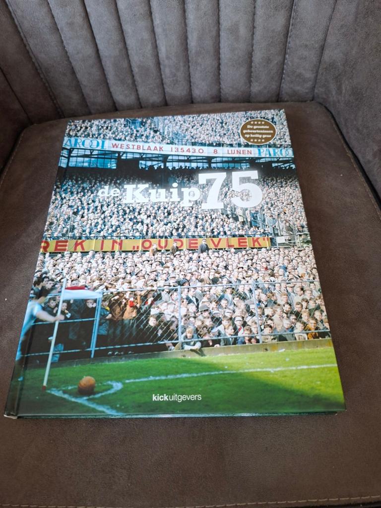De Kuip 75 - Boek over de geschiedenis van het stadion, Ophalen of Verzenden, Zo goed als nieuw, Onbekend, Overige sporten