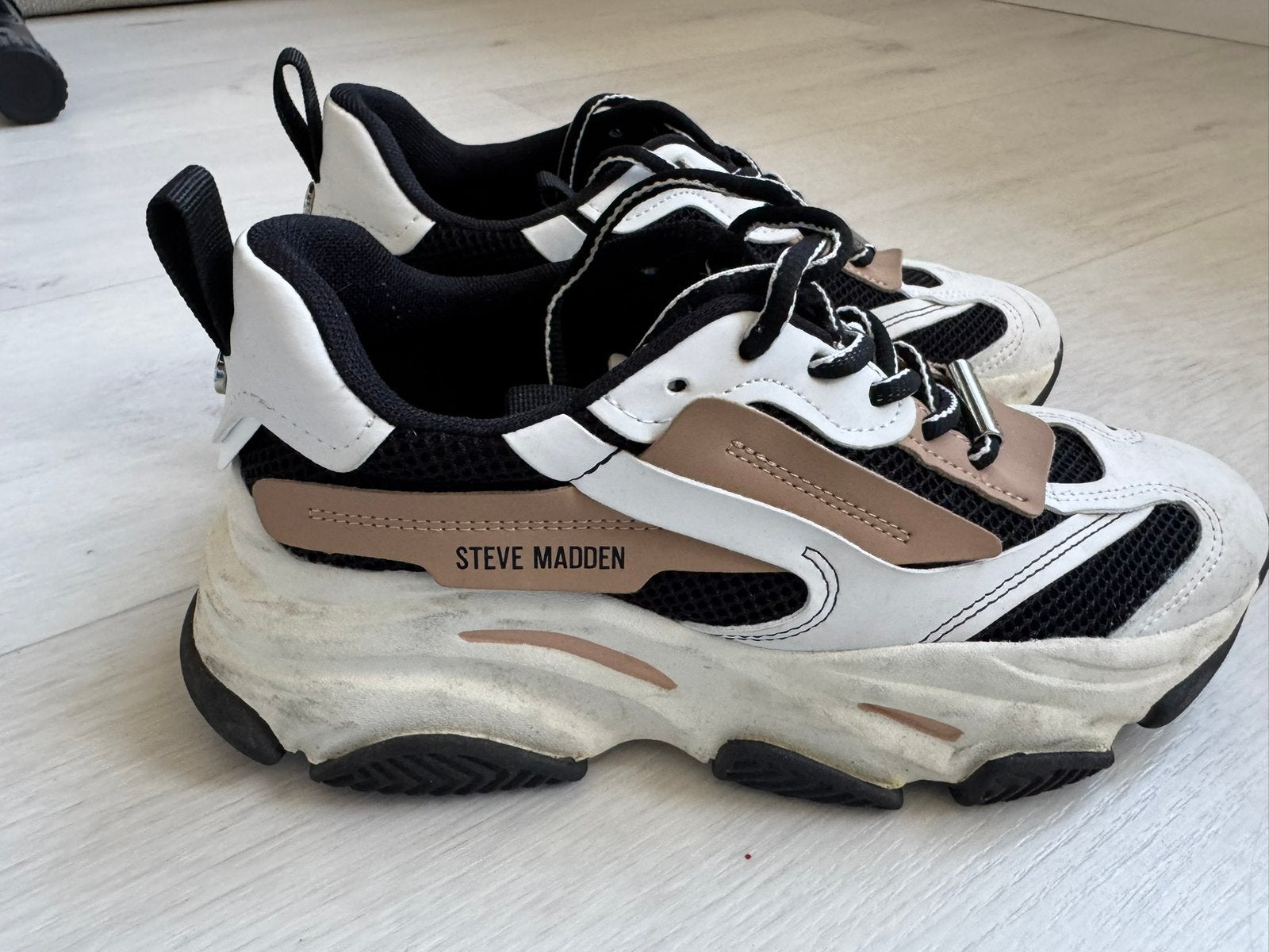 Sneakers dames maat 39, Steve Madden, zeer nette staat, Kleding | Dames, Zwart, Ophalen of Verzenden, Sneakers of Gympen, Zo goed als nieuw