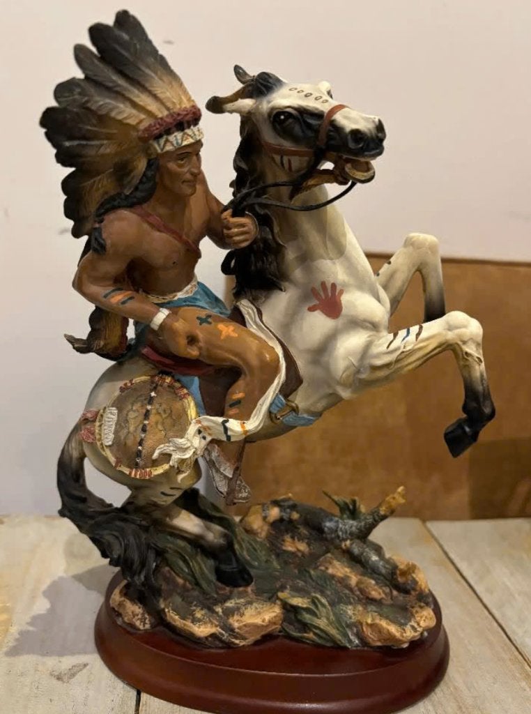 Beeld van indiaan op steigerend paard (25 cm), Ophalen of Verzenden, Zo goed als nieuw, Dier