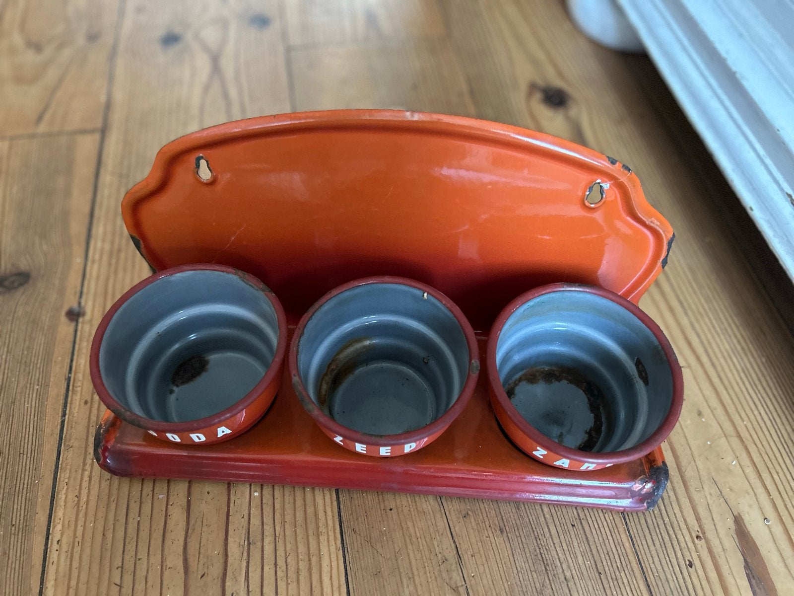 Vintage Emaille Rekje met Potjes - Soda, Zeep, Zand, Ophalen of Verzenden