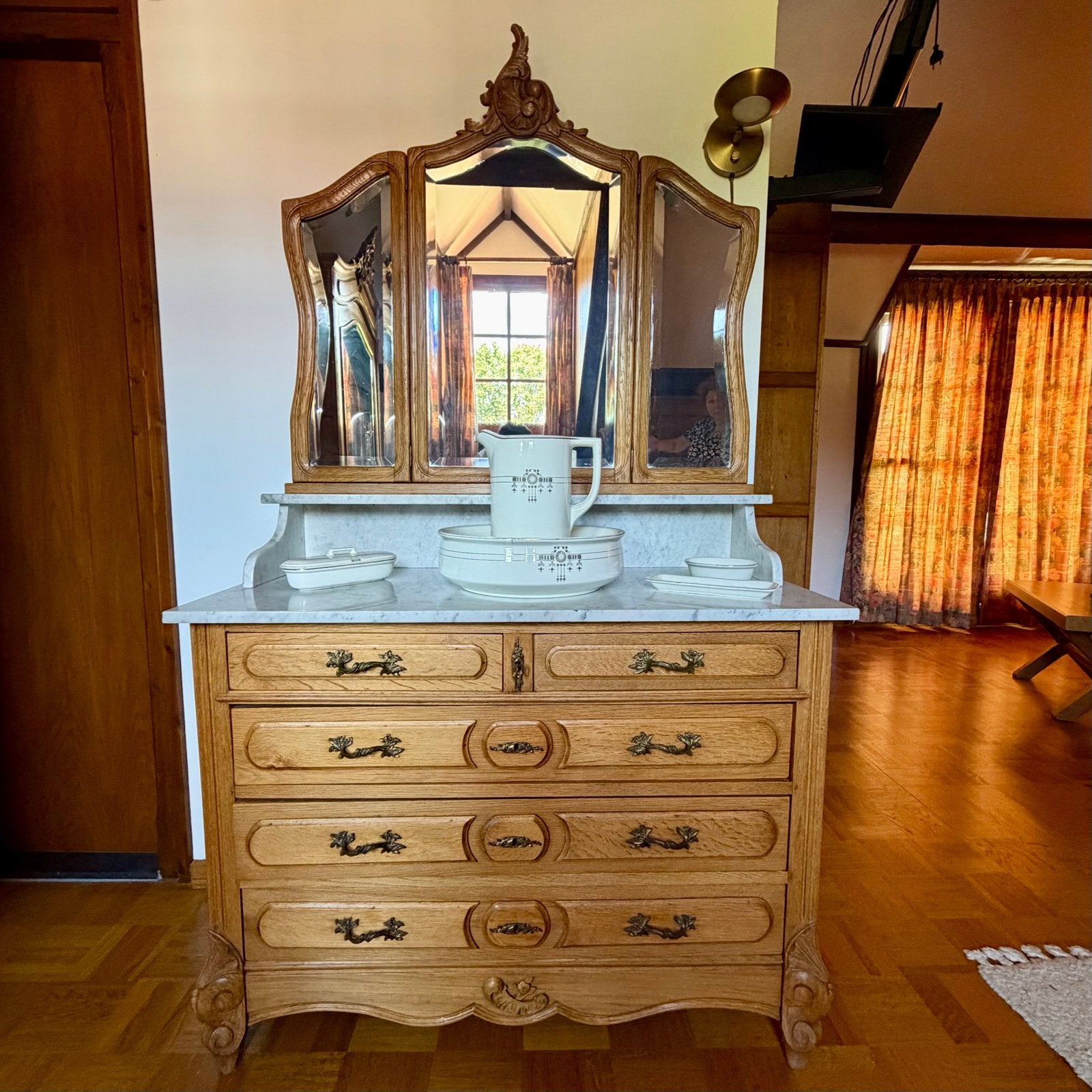 Antieke eikenhouten commode met marmeren blad en spiegel, Ophalen
