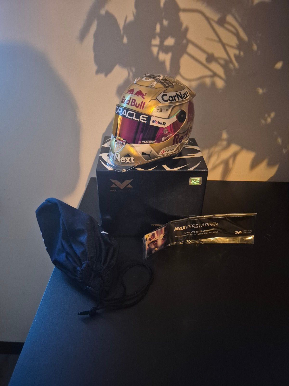 Max Verstappen Helm World Champion 2022 Schaal 1:2, Ophalen of Verzenden, Zo goed als nieuw, Formule 1