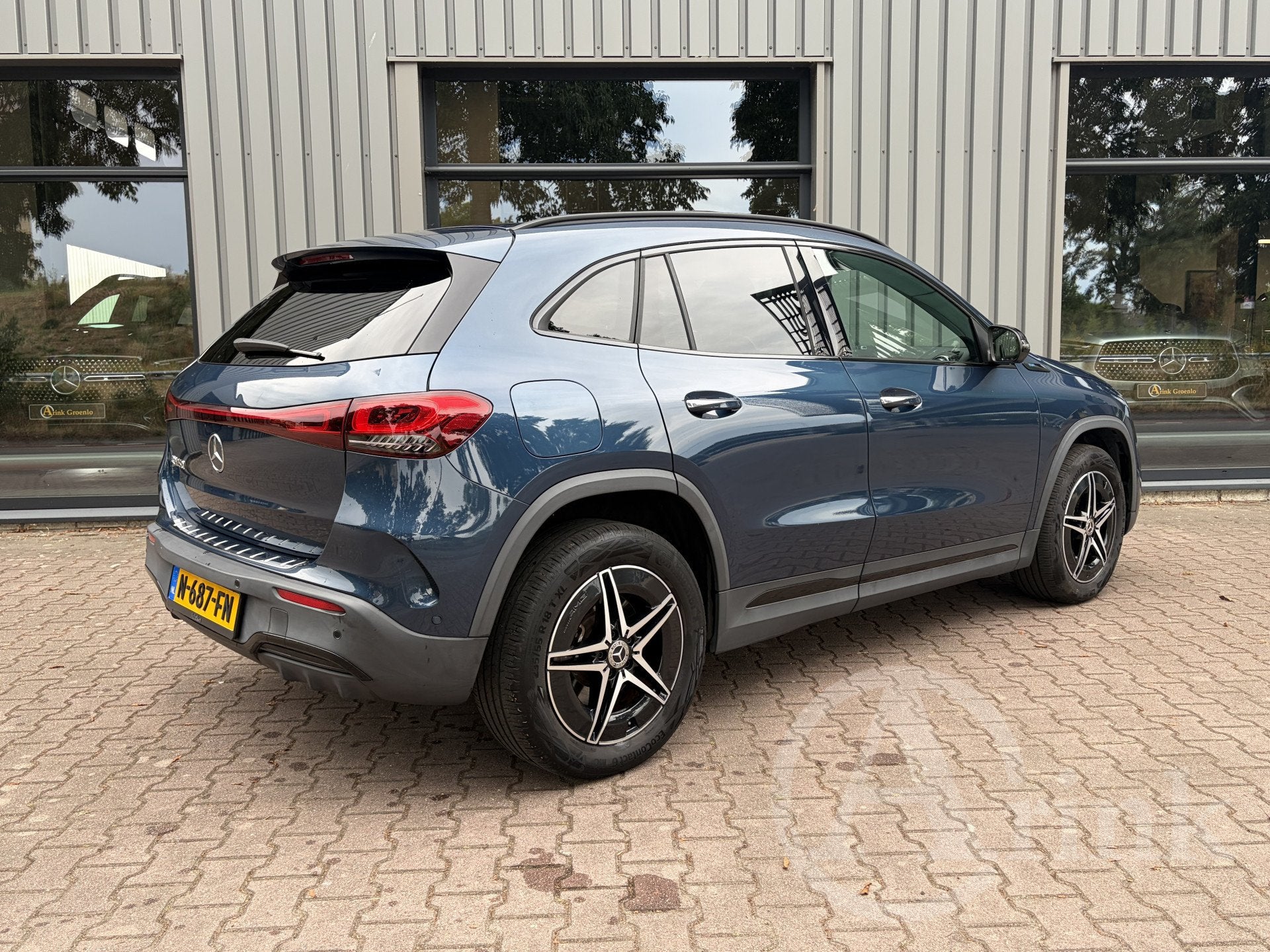 Mercedes-Benz EQA 250 Business Solution AMG 67 kWh Panoramad, Stof, Gebruikt, 190 pk, Blauw