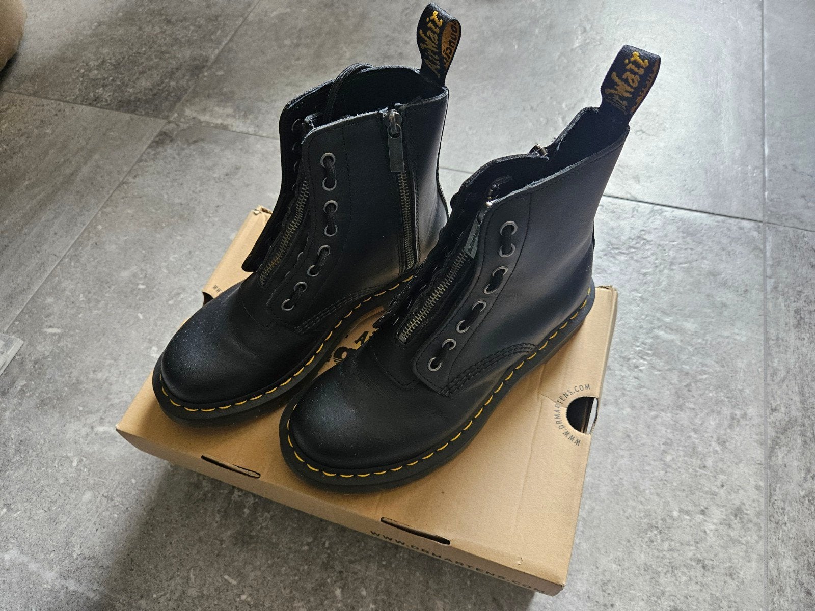 Dr. Martens 1460 Pascal Front Zip Nappa - Zwart, Zwart, Lage of Enkellaarzen, Nieuw, Ophalen of Verzenden
