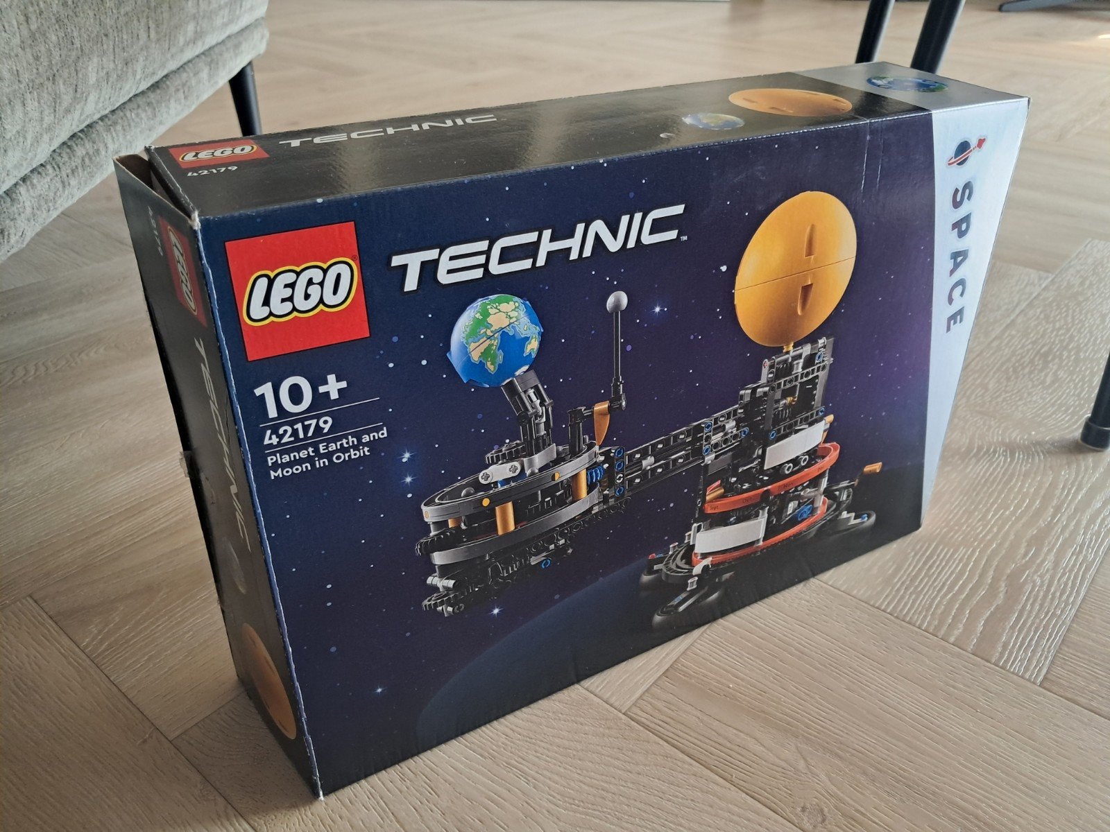 LEGO Technic 42179 Planeet Aarde en Maan in Baan, Compleet, Lego, Ophalen of Verzenden, Zo goed als nieuw