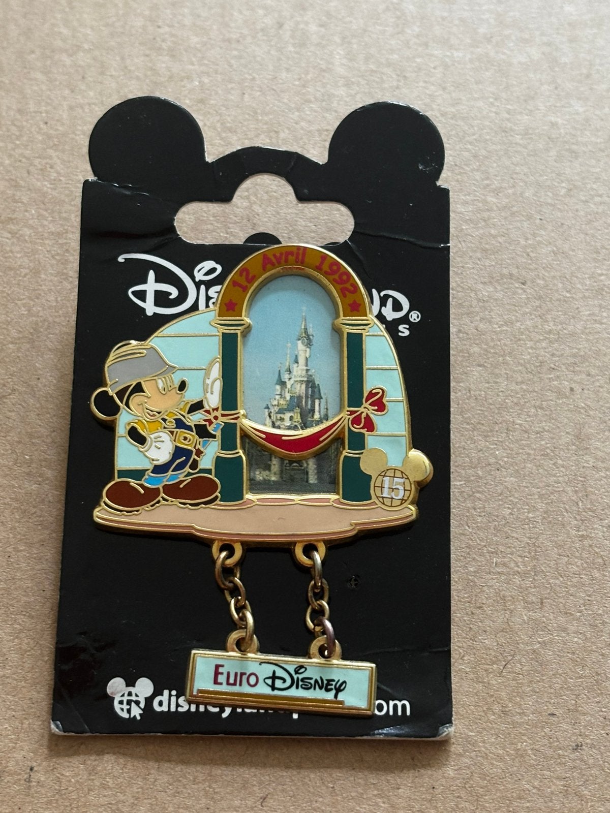 Disney pin Disneyland Through the years Mickey Castle LE 900, Ophalen of Verzenden, Overige figuren, Zo goed als nieuw